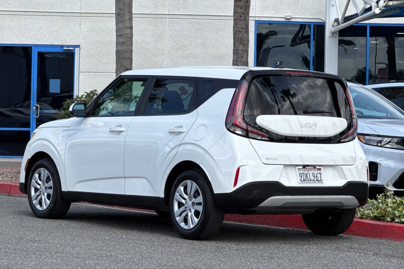 2023 Kia Soul LX photo 2