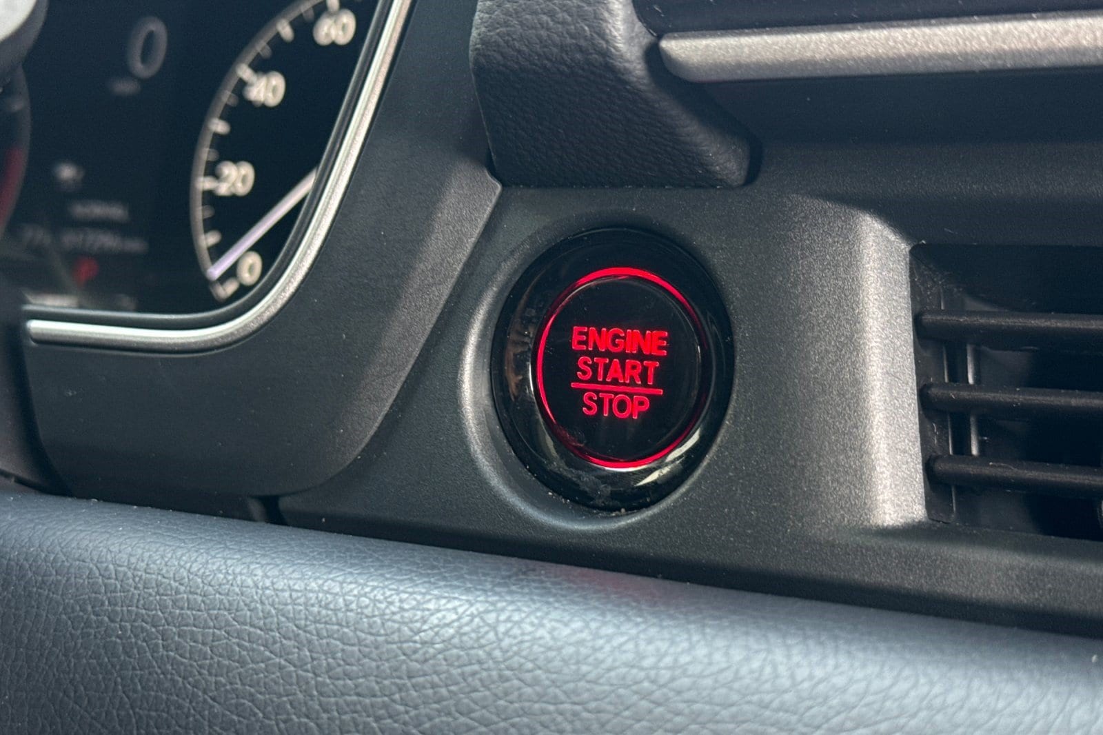 2023 Honda Pilot Touring - Photo 16