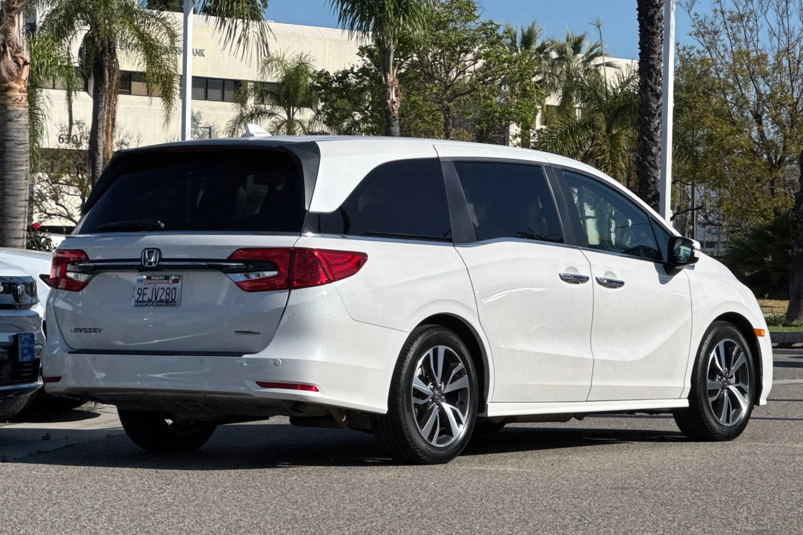 2023 Honda Odyssey Touring photo 3