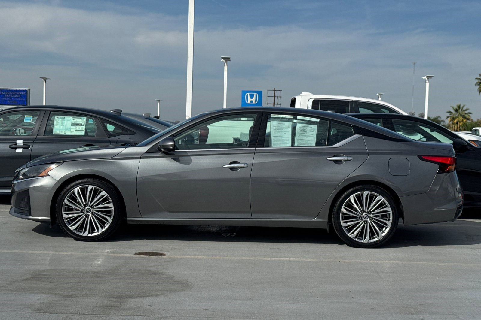 2023 Nissan Altima 2.5 SL photo 2