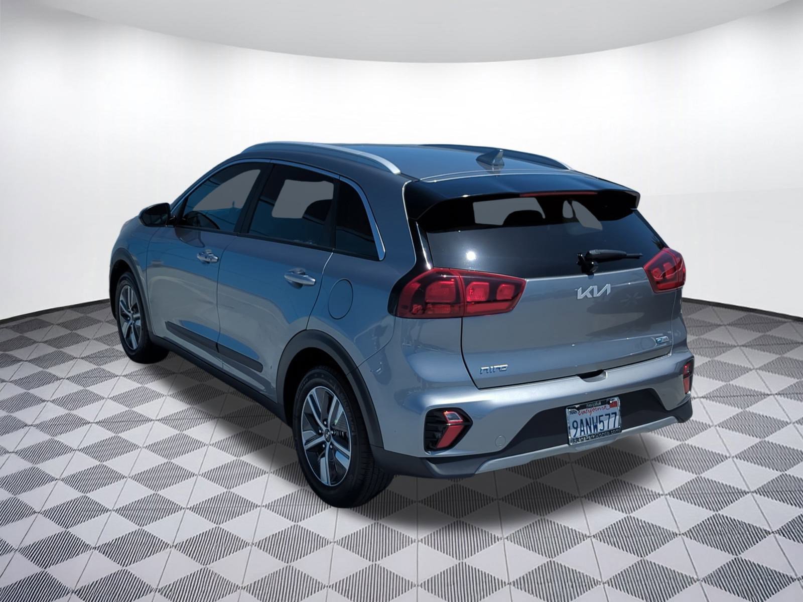 2022 Kia Niro LXS photo 3