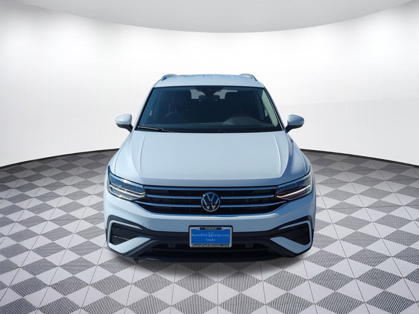 Used 2024 Volkswagen Tiguan SE with VIN 3VV3B7AX5RM111456 for sale in Buena Park, CA