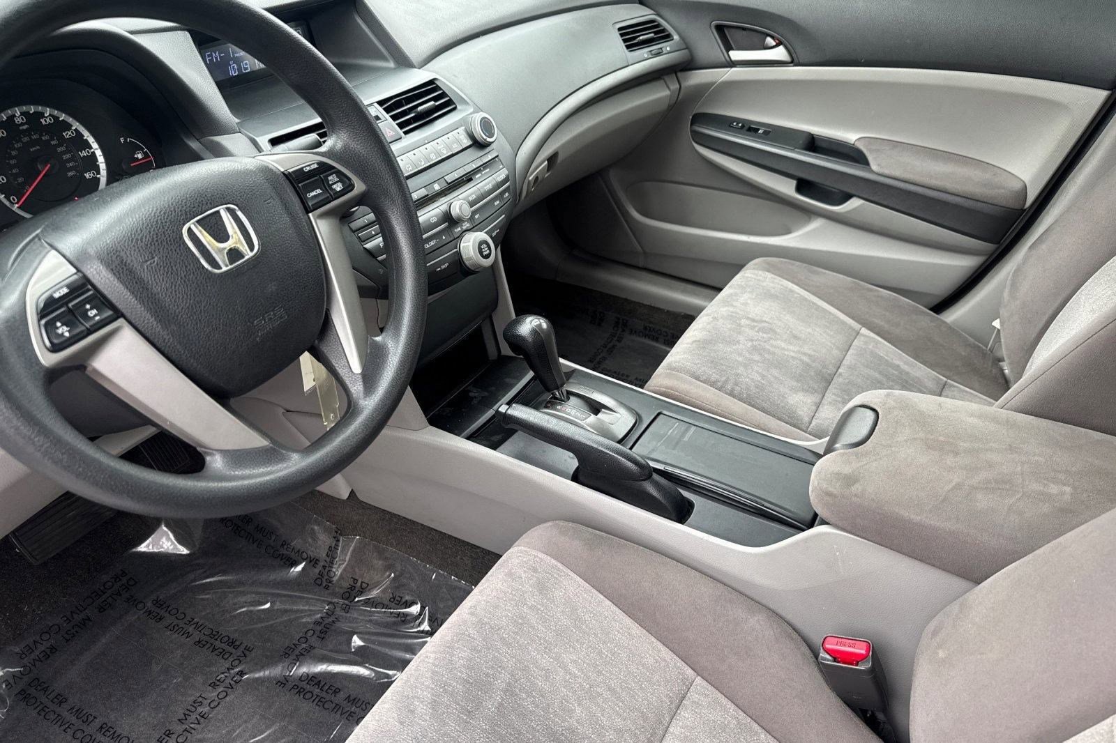 2010 Honda Accord LX-P photo 4