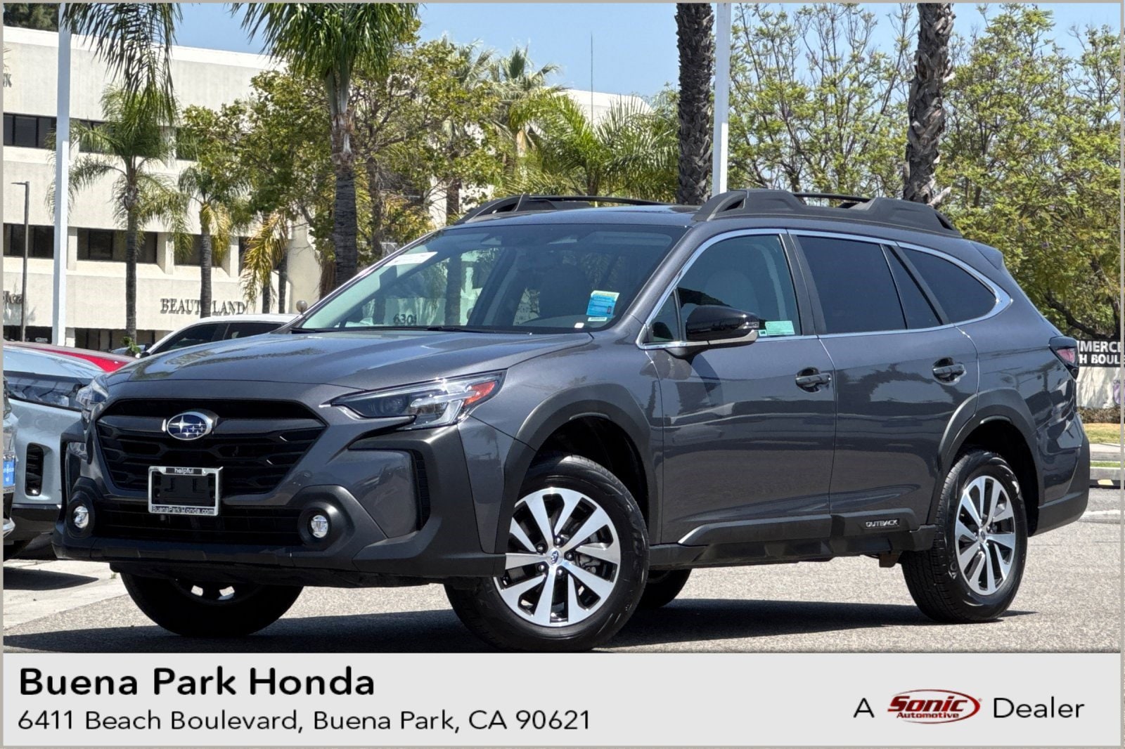 2025 Subaru Outback Premium's photo