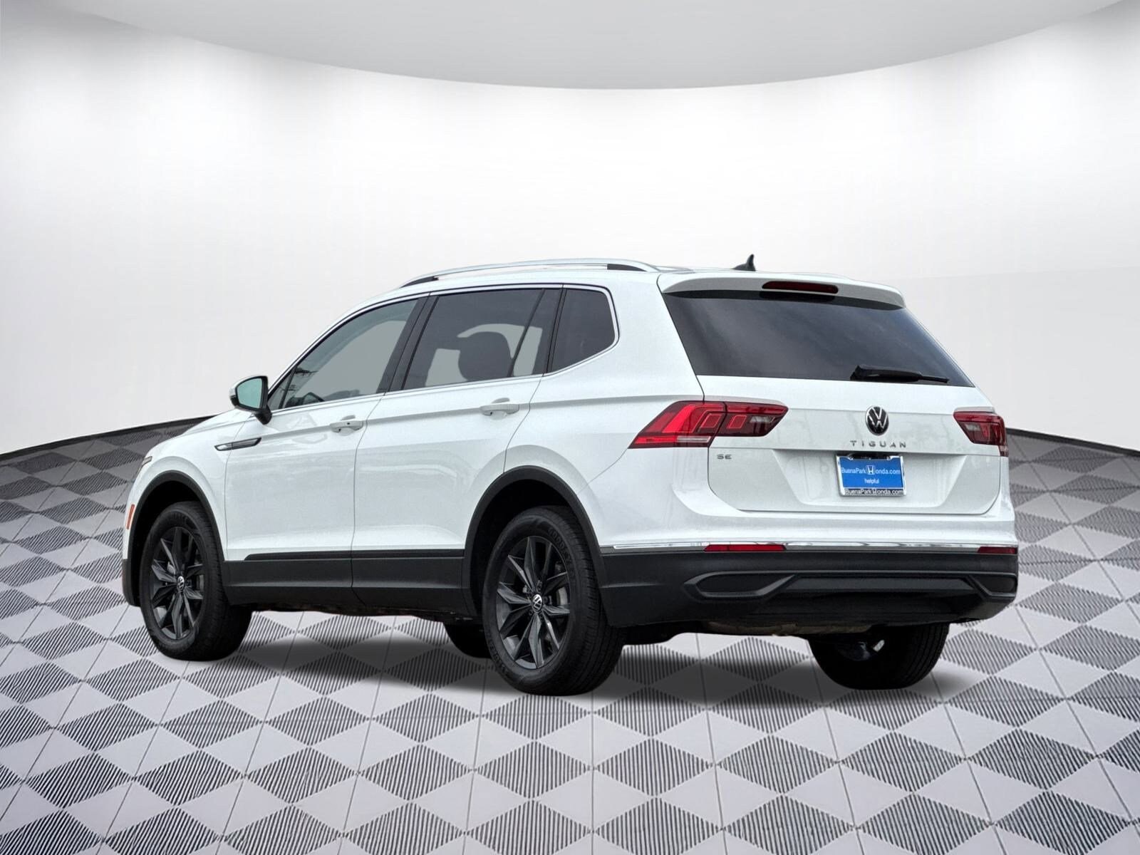 2024 Volkswagen Tiguan SE Wolfsburg Edition photo 3
