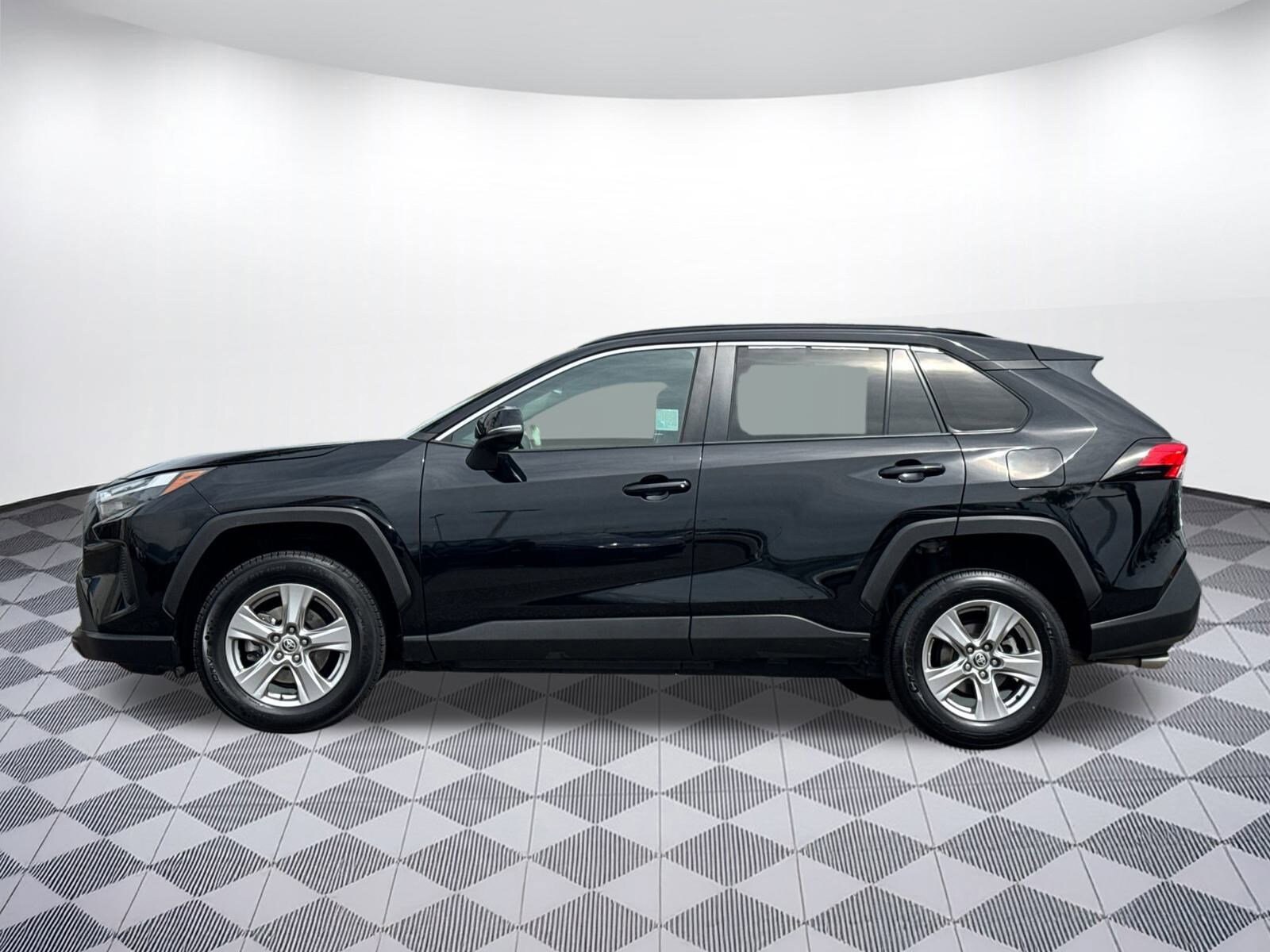 2023 Toyota RAV4 XLE photo 2