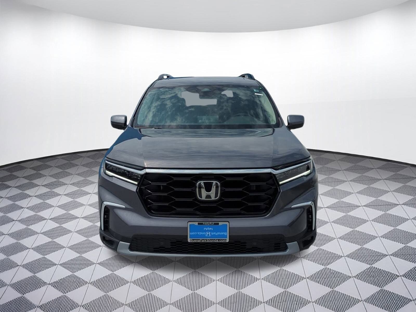 2025 Honda Pilot Touring photo 2