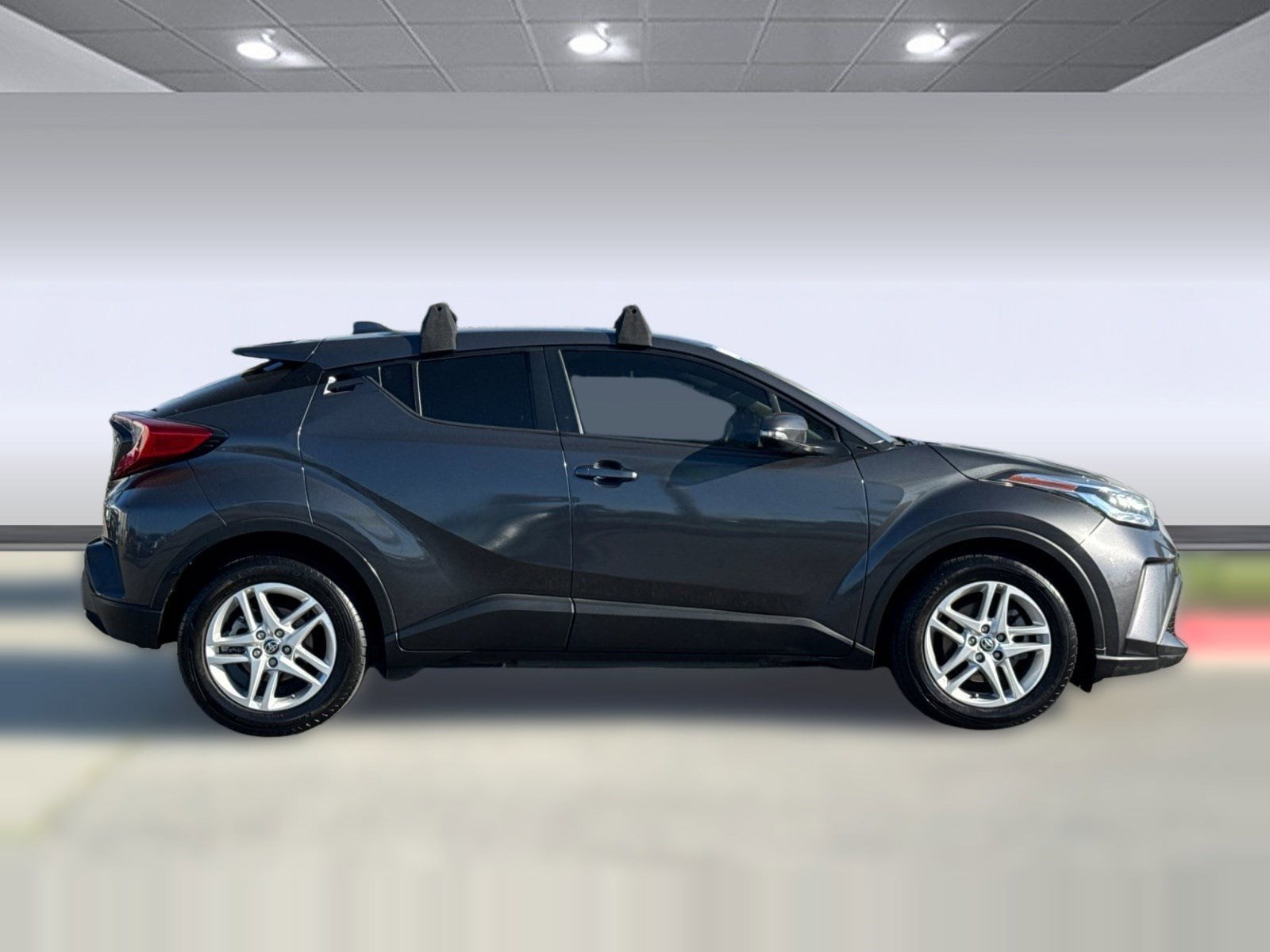 2021 Toyota C-HR LE photo 6