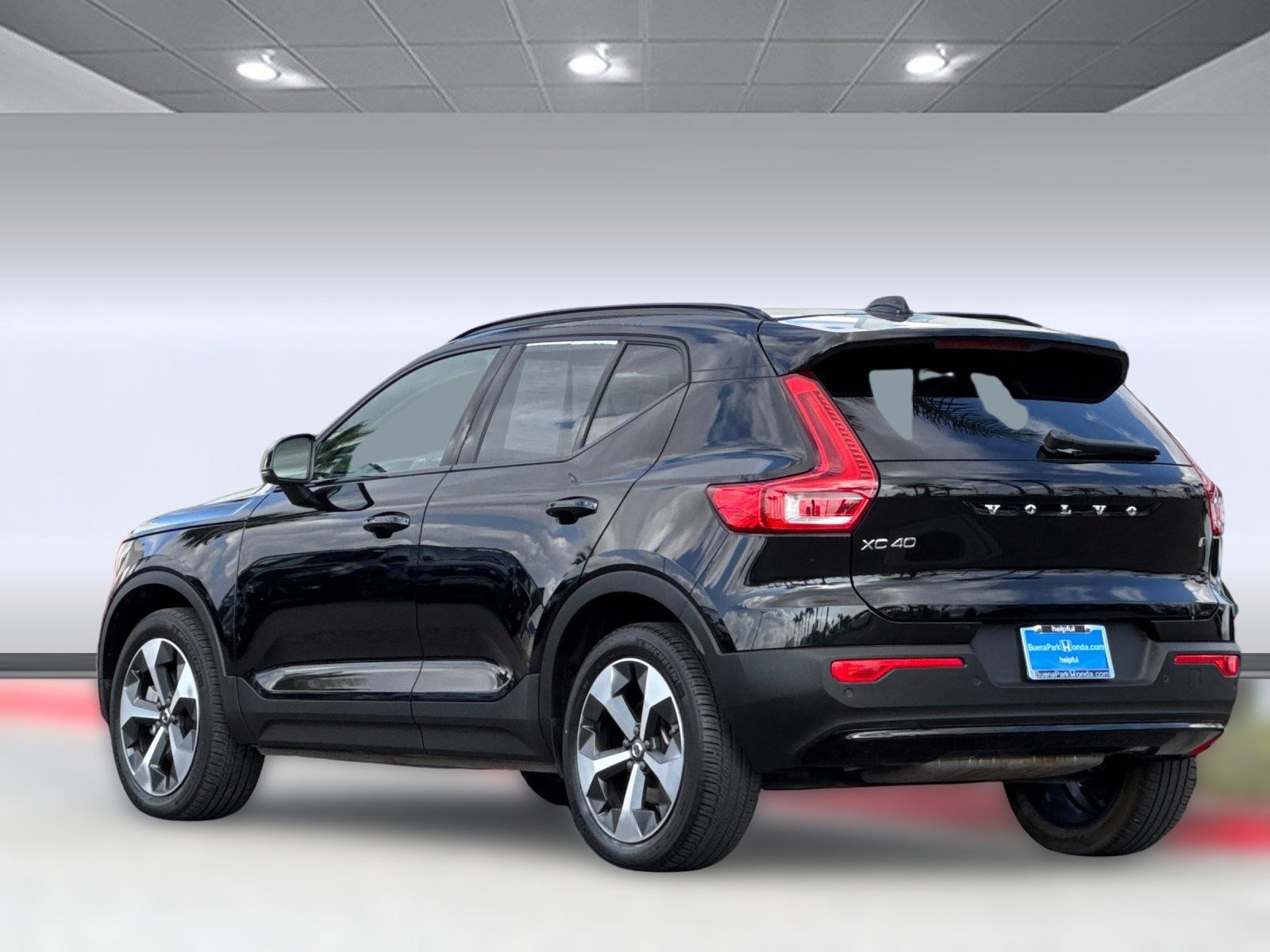 2024 Volvo XC40 Core photo 3
