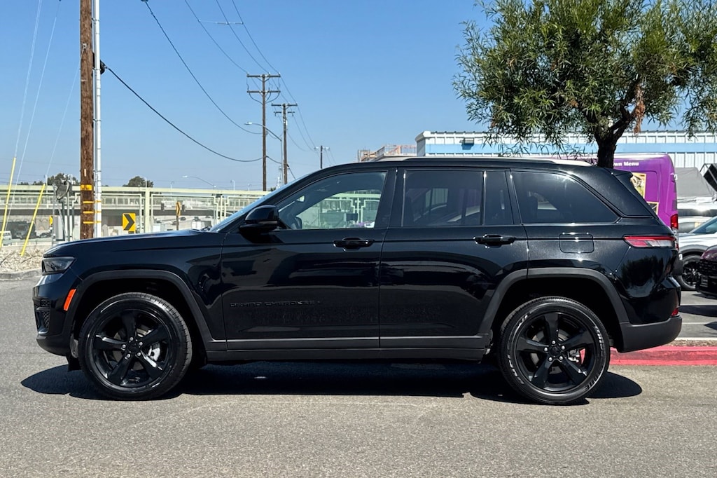 Used 2023 Jeep Grand Cherokee Altitude X SUV