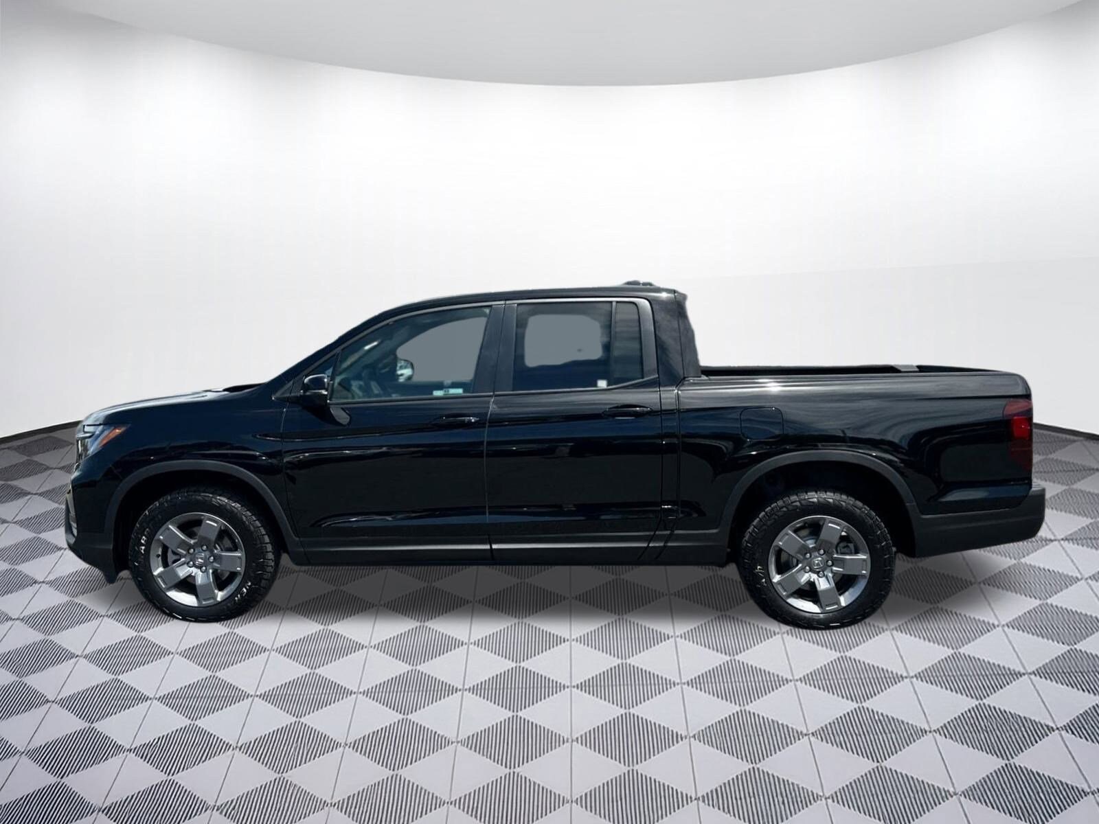 2025 Honda Ridgeline TrailSport photo 2