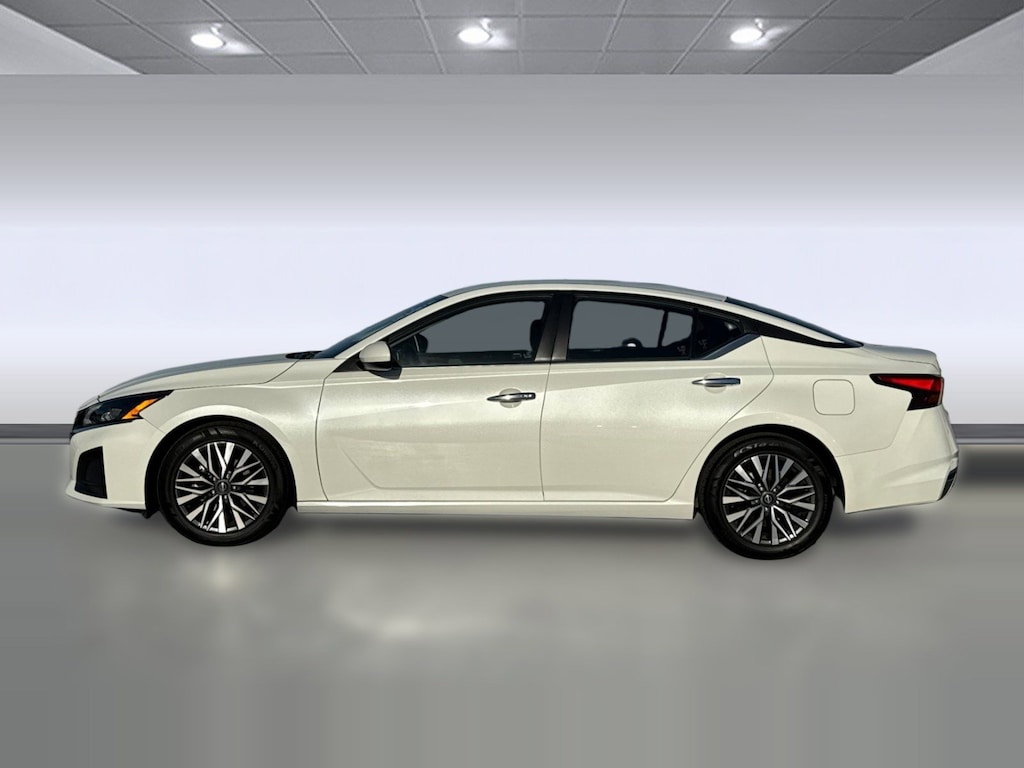 Used 2023 Nissan Altima 2.5 SV Sedan