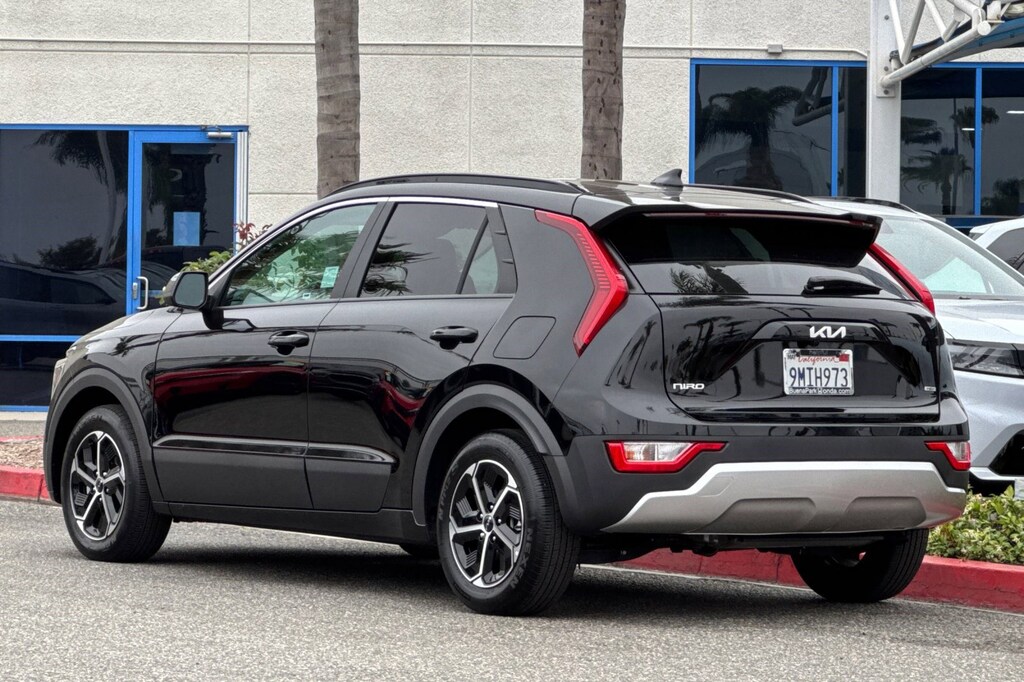 Used 2024 Kia Niro LX SUV