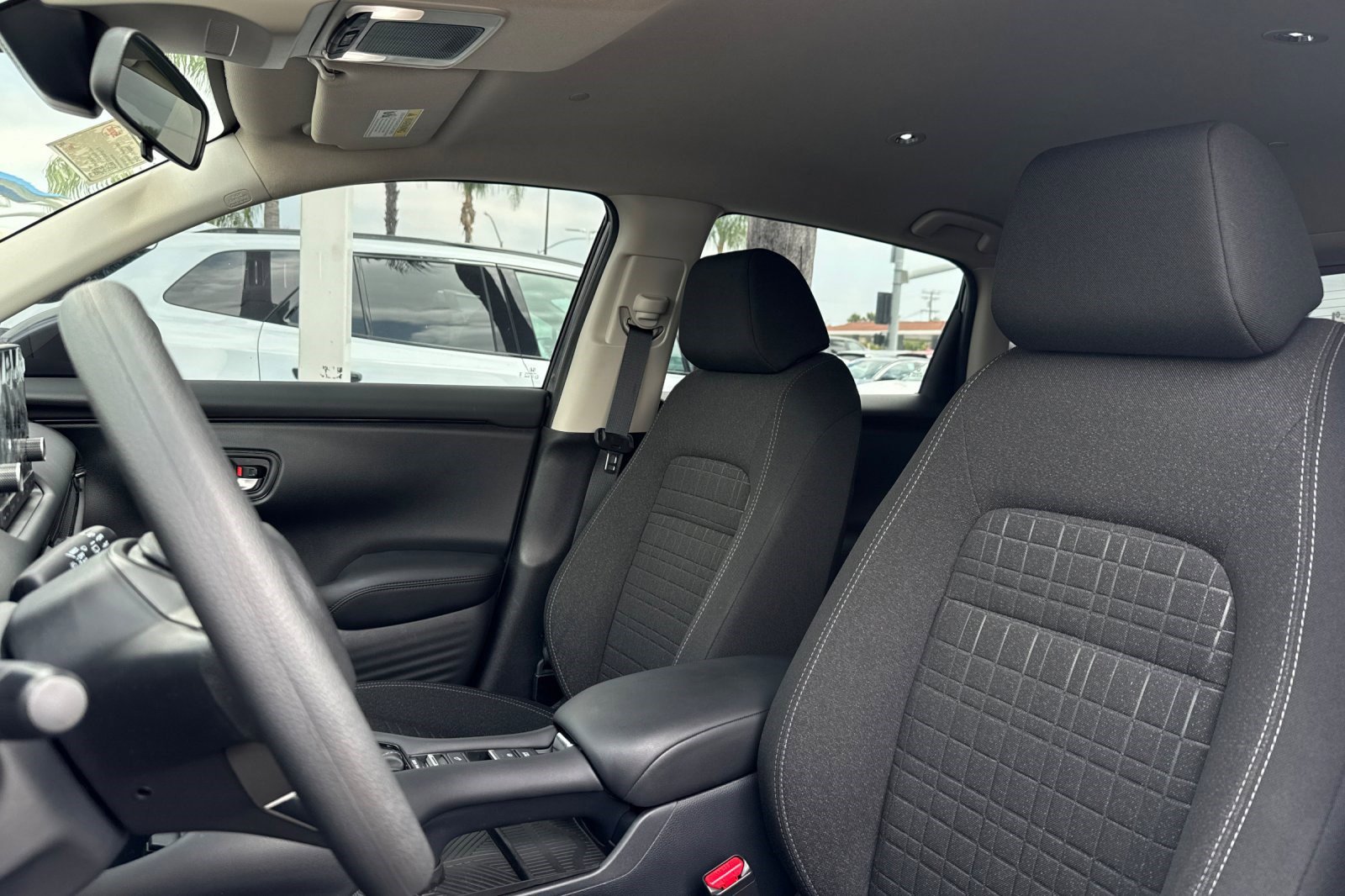 2025 Honda HR-V LX photo 4
