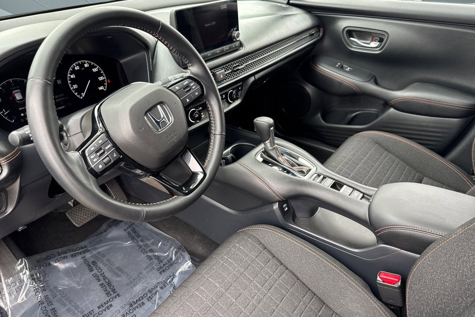 2025 Honda HR-V Sport photo 3