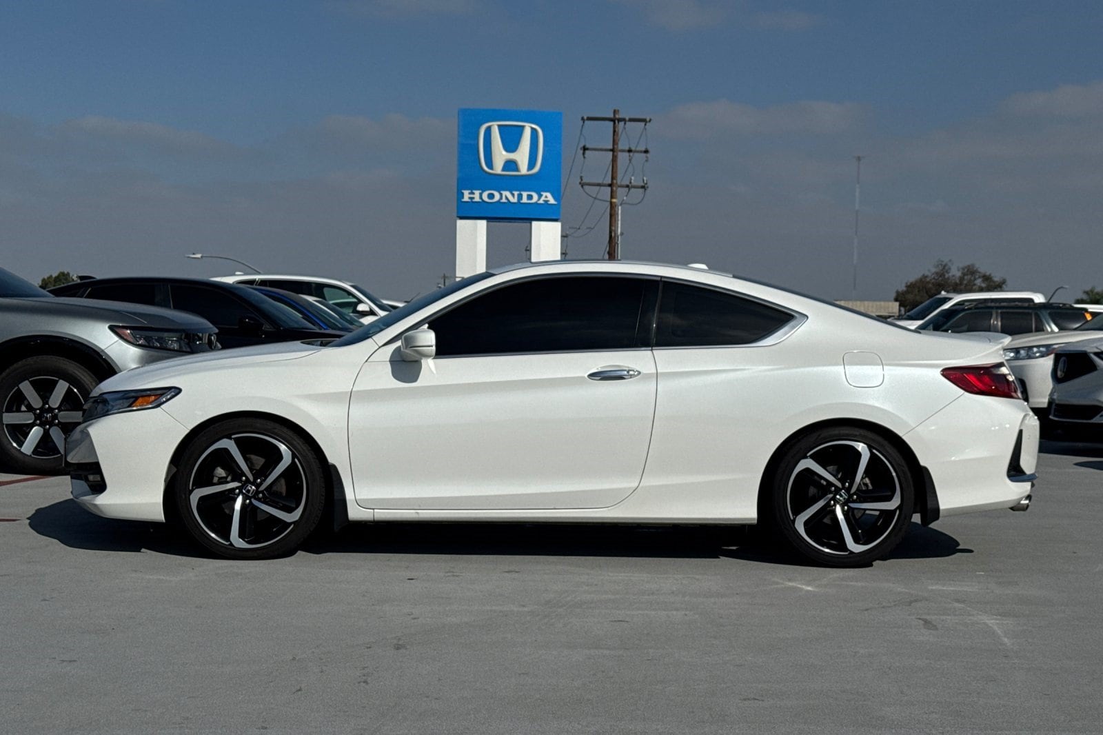 Used 2016 Honda Accord Touring with VIN 1HGCT2B00GA004701 for sale in Buena Park, CA