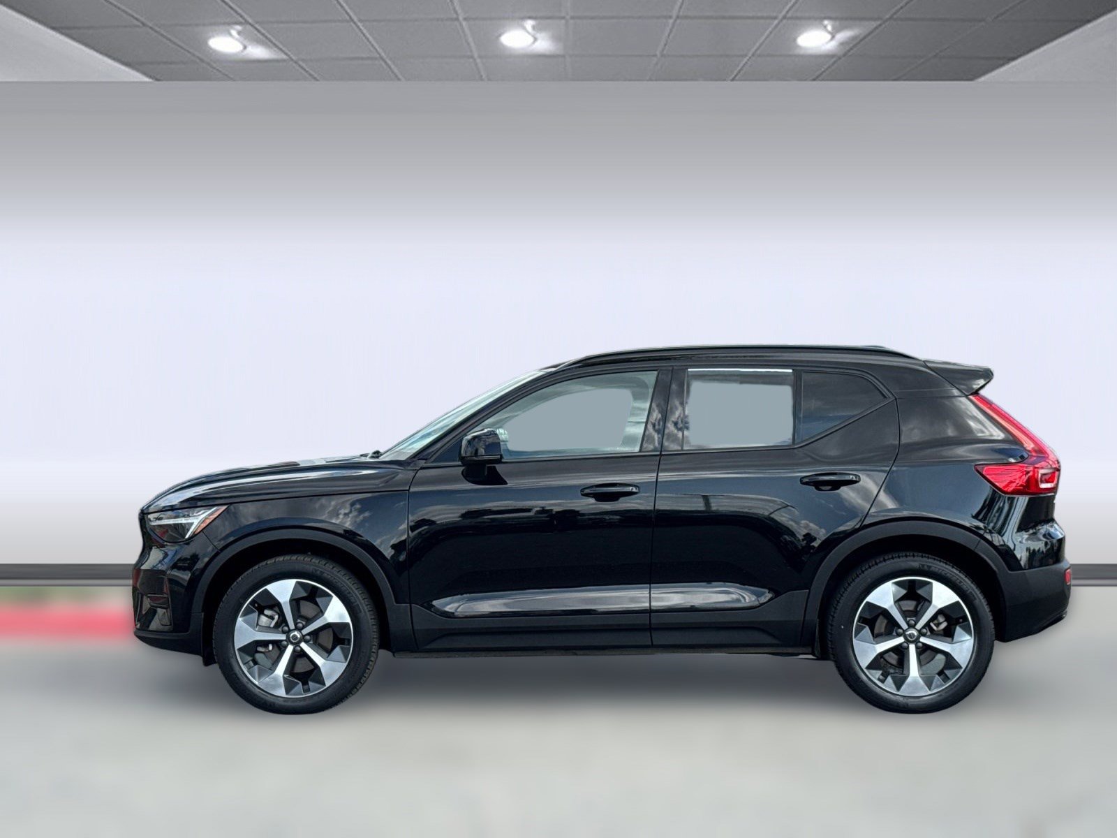2024 Volvo XC40 Core photo 2