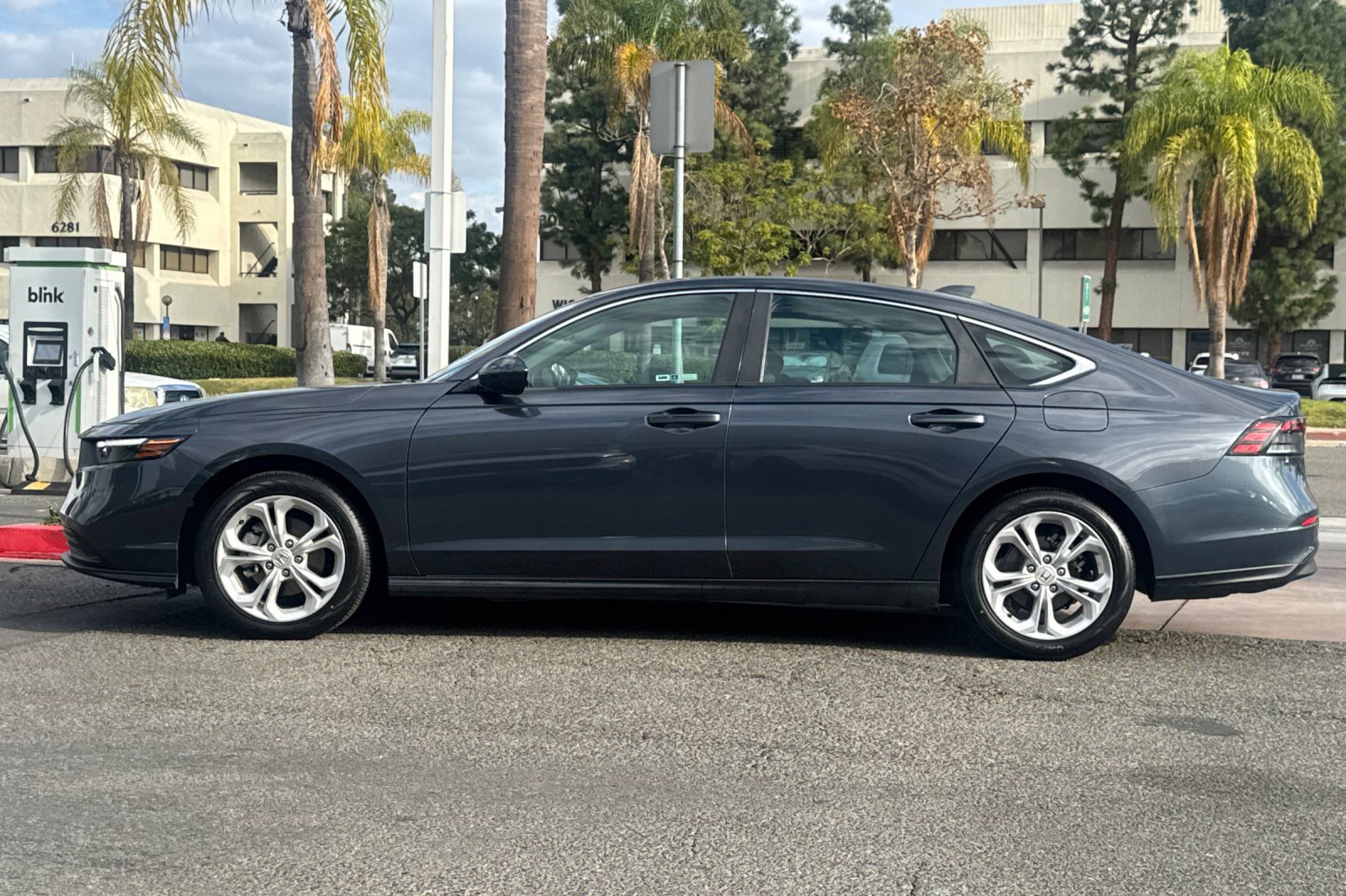 2023 Honda Accord LX photo 2