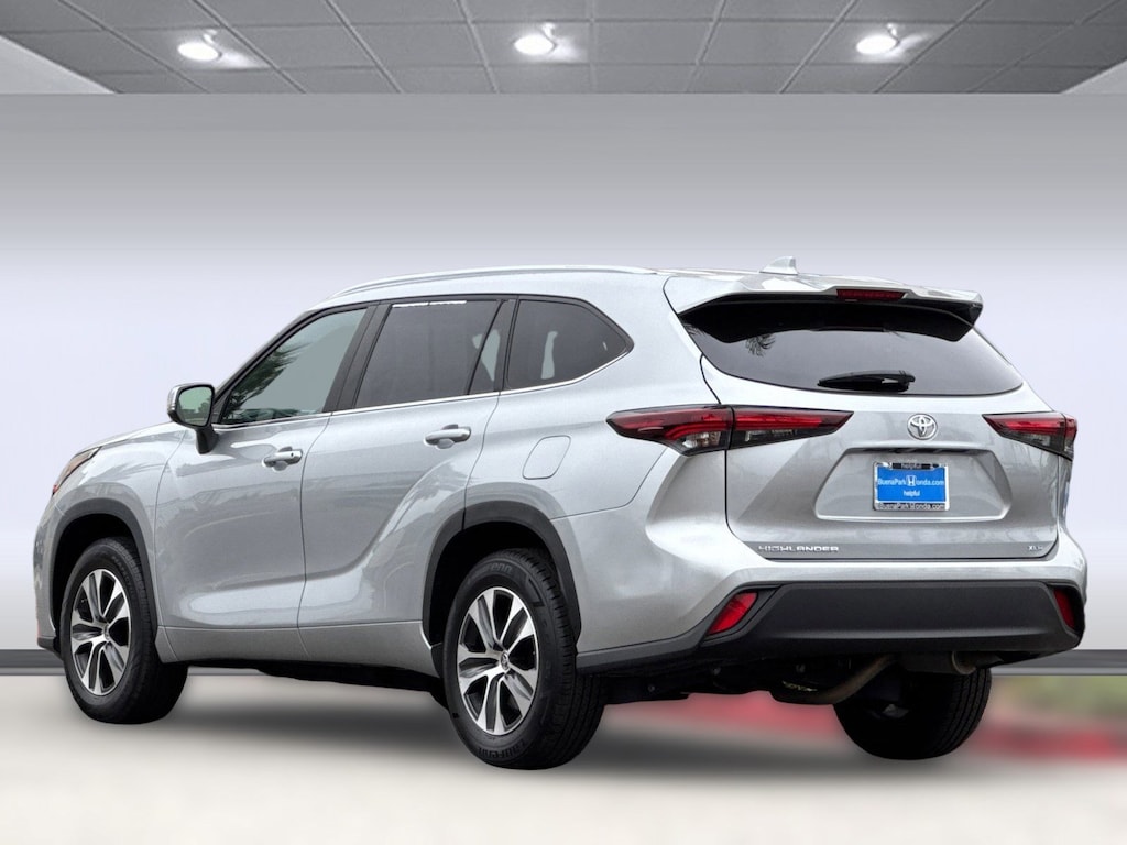 Used 2024 Toyota Highlander XLE SUV