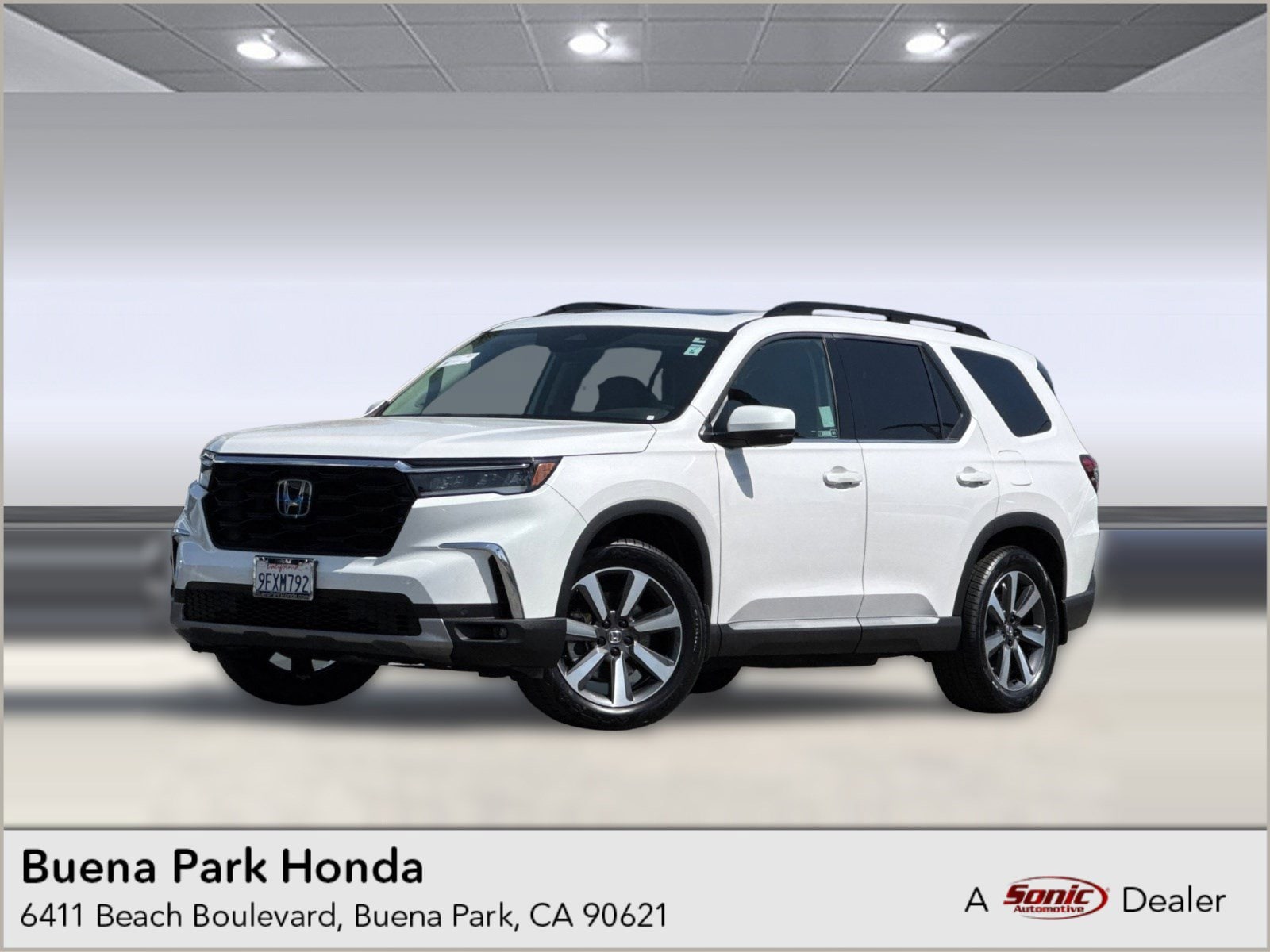 2023 Honda Pilot Touring 2WD's photo