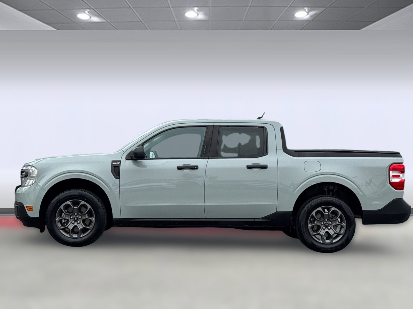 2022 Ford Maverick XLT photo 2