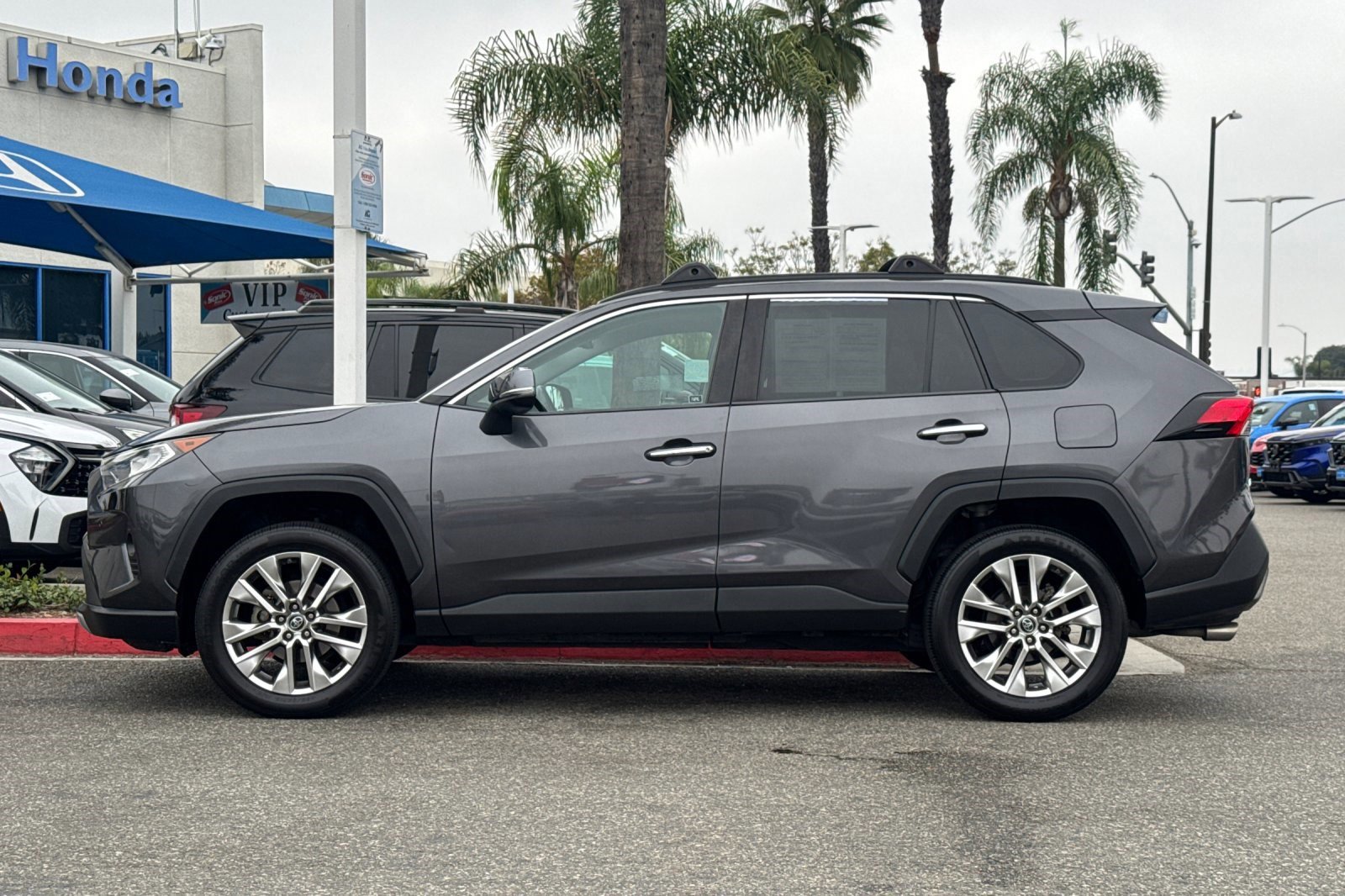 2019 Toyota RAV4 Limited photo 2