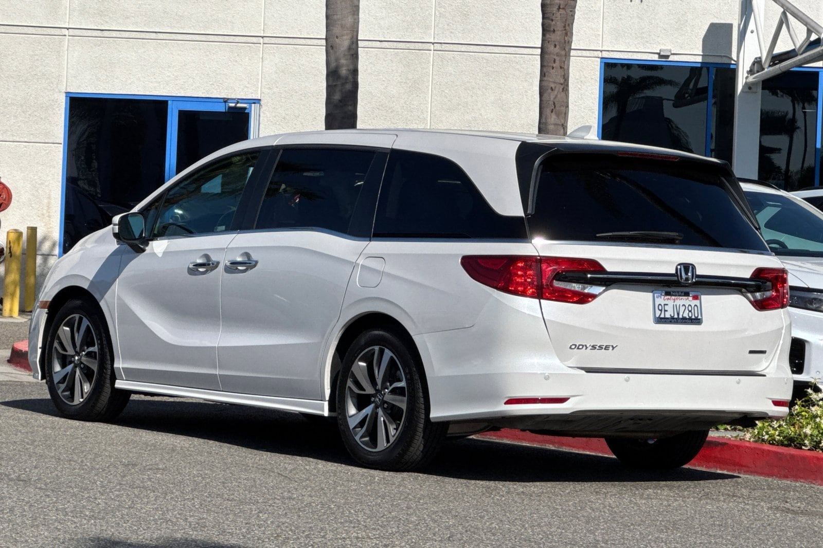 2023 Honda Odyssey Touring photo 2
