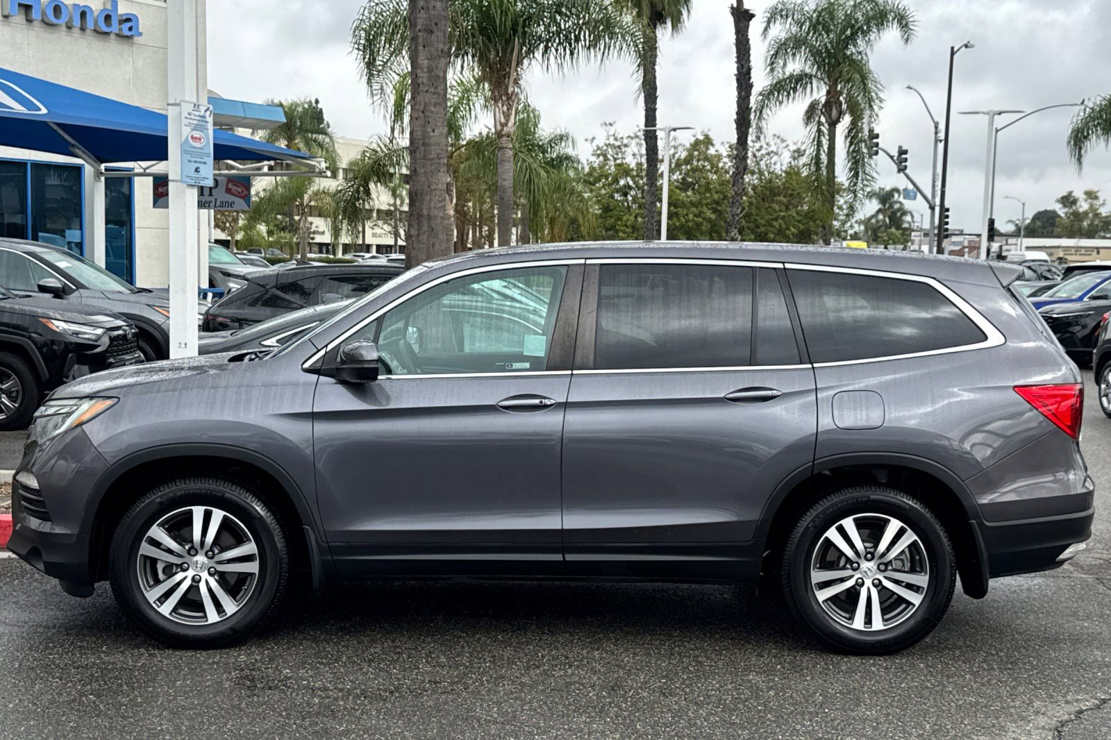 2018 Honda Pilot EX photo 2