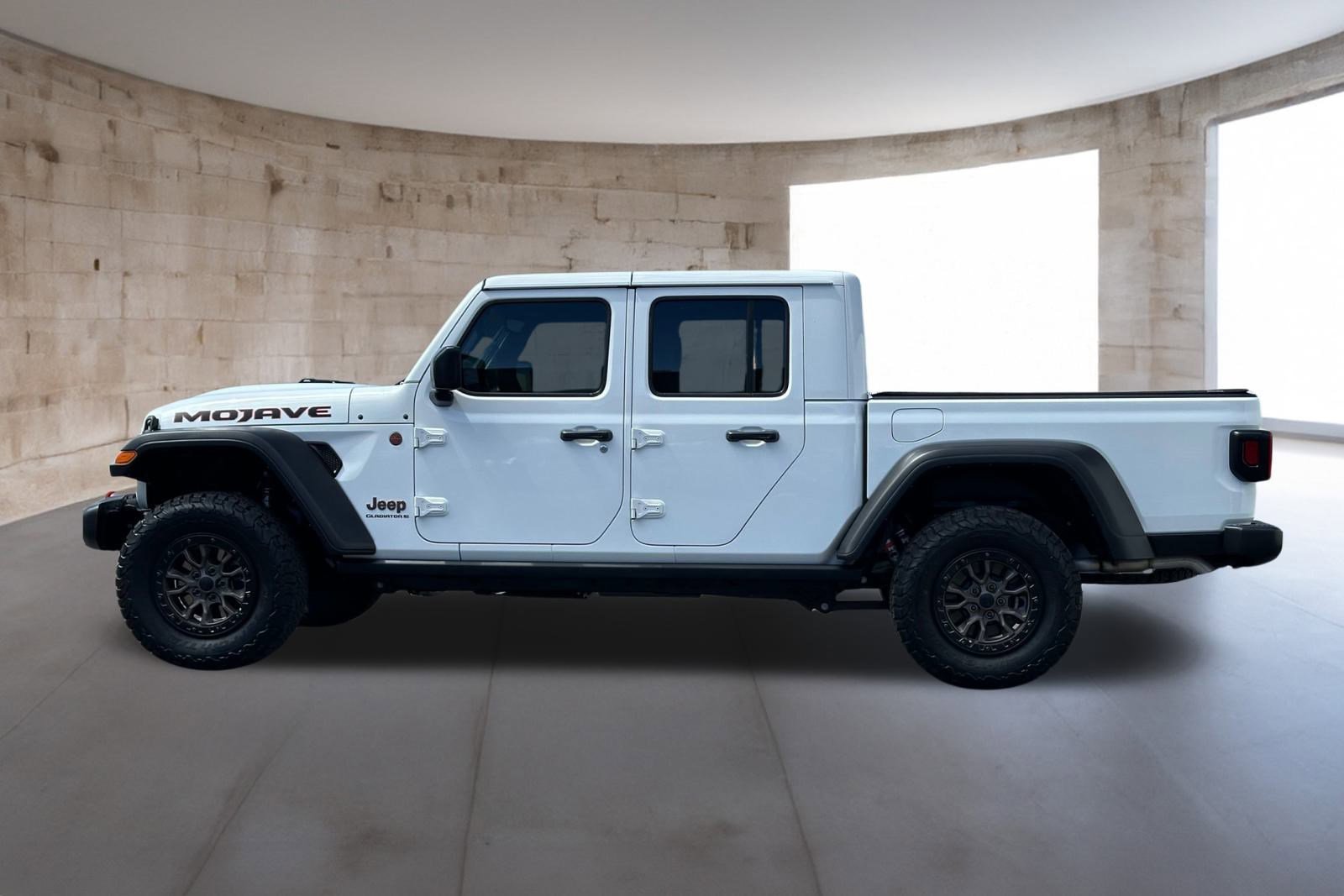 2023 Jeep Gladiator Mojave photo 2