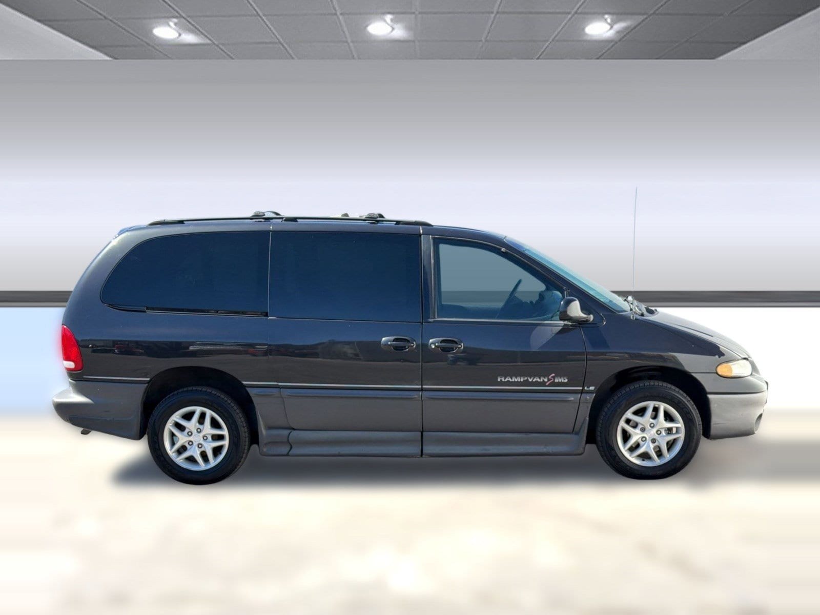 1999 Dodge Grand Caravan LE photo 3