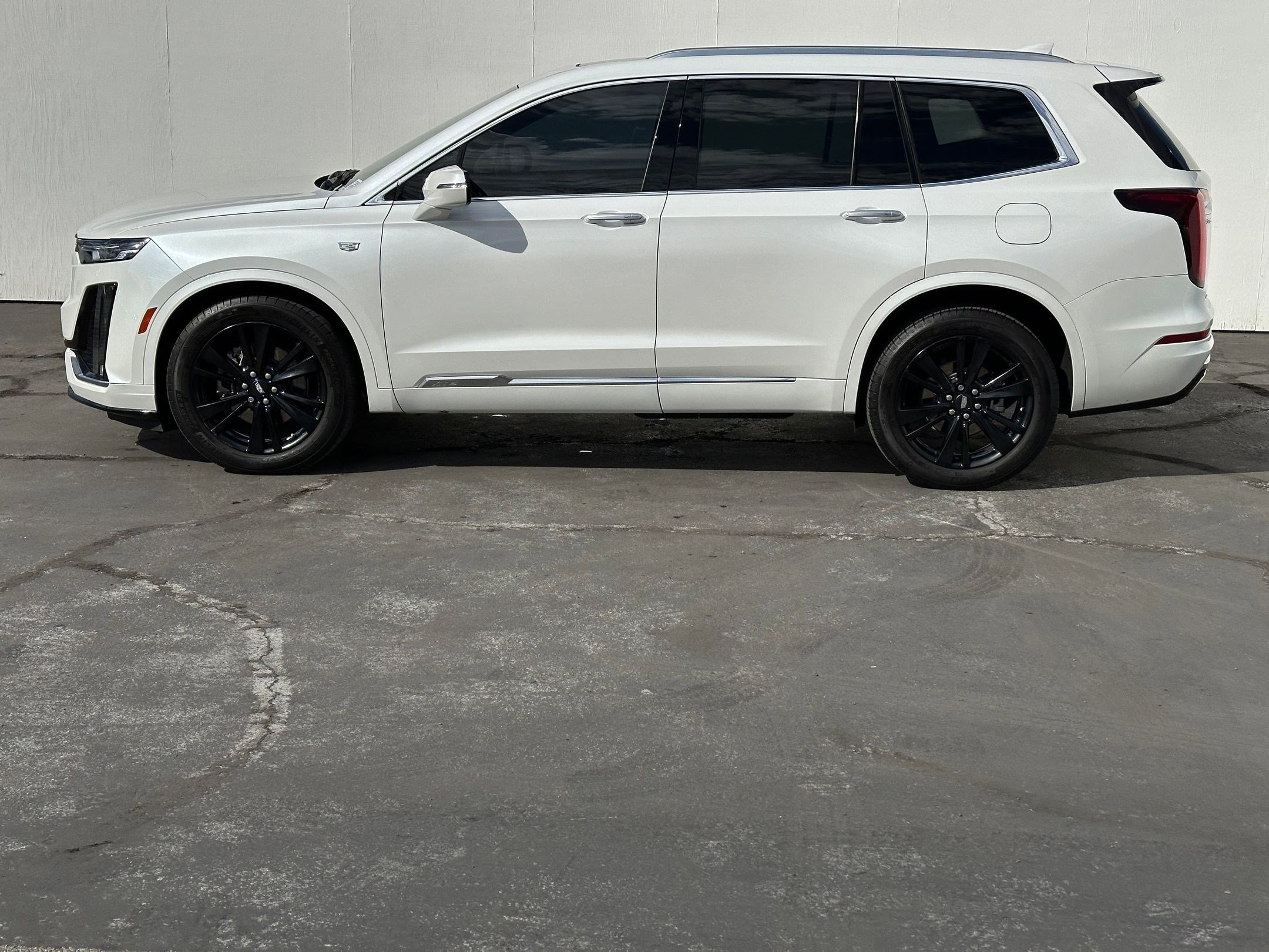 2023 Cadillac XT6 Premium Luxury photo 2
