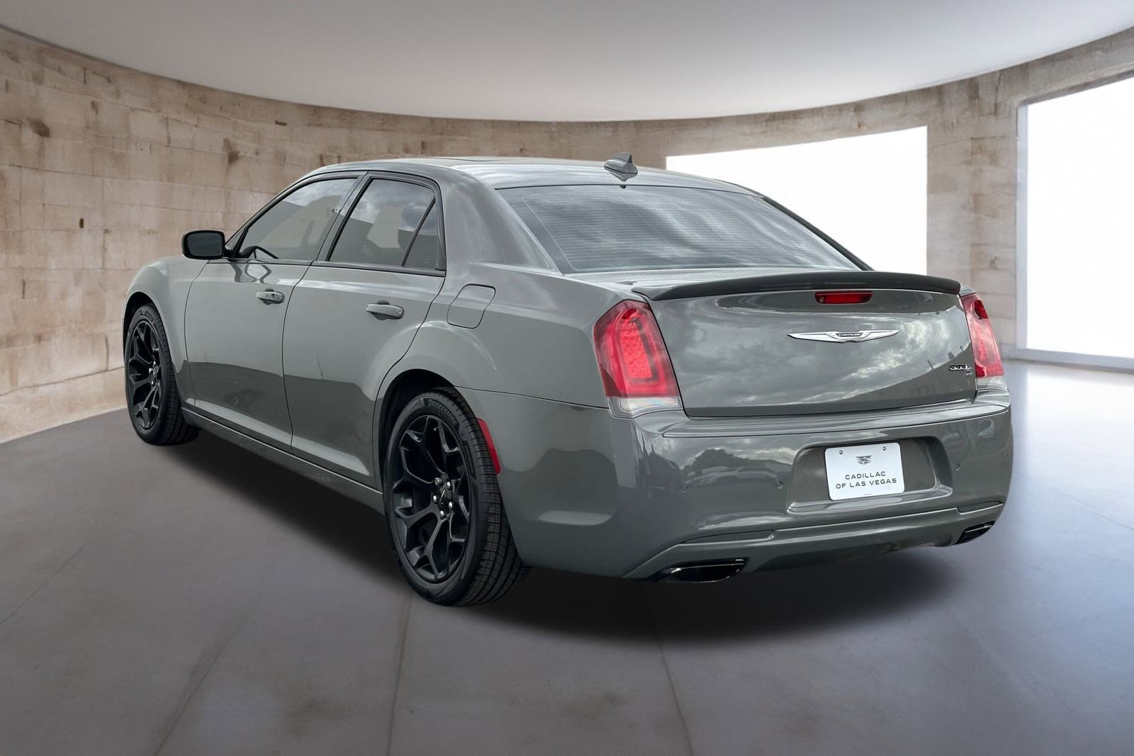 2017 Chrysler 300 S photo 3