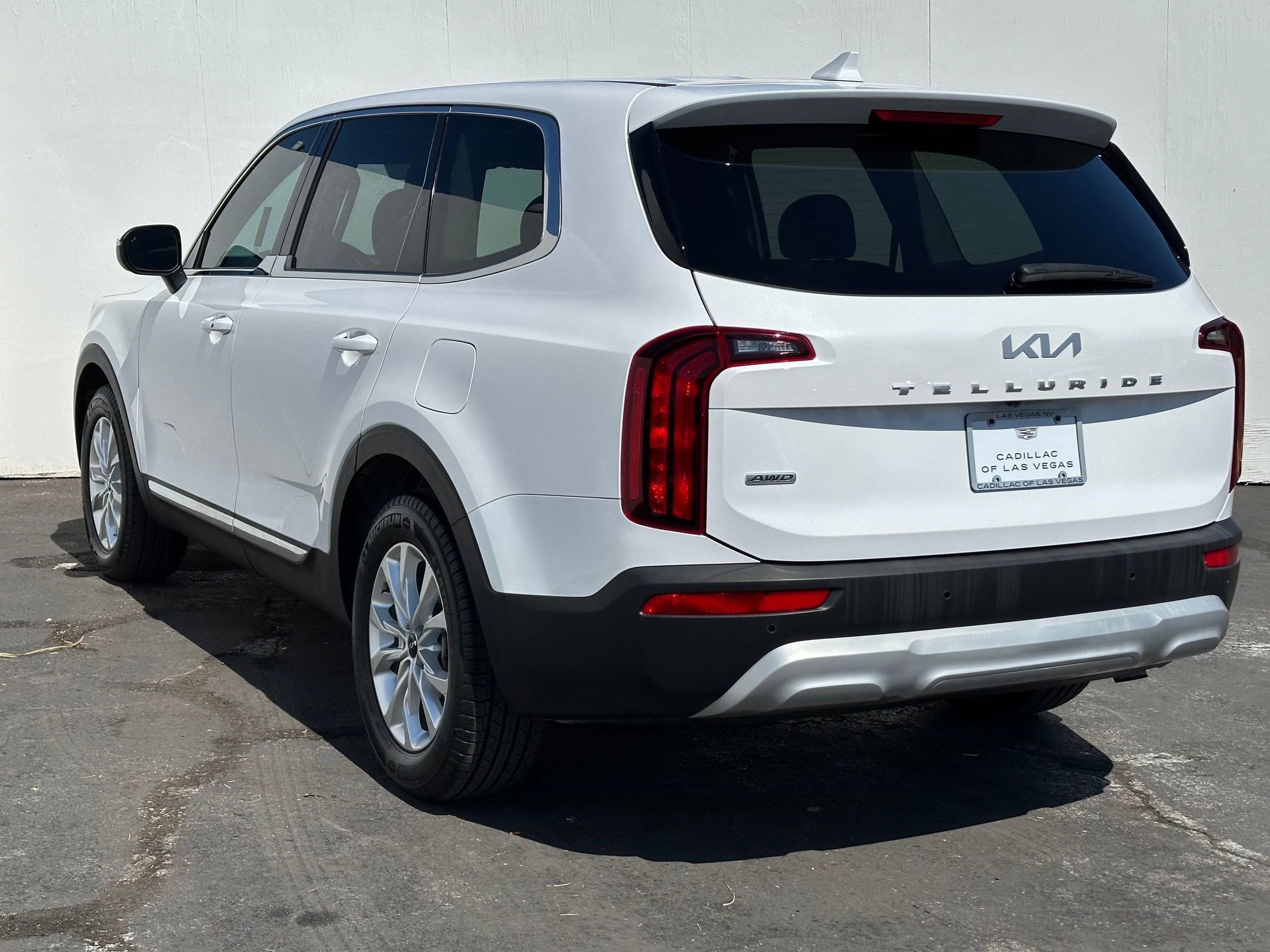 2022 Kia Telluride LX photo 3