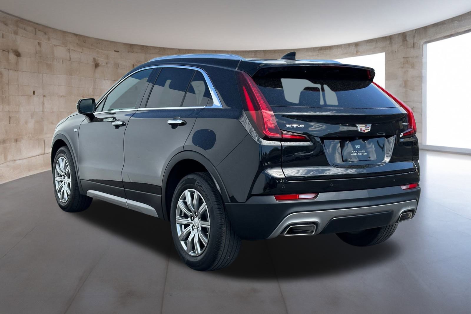 2022 Cadillac XT4 Premium Luxury photo 2