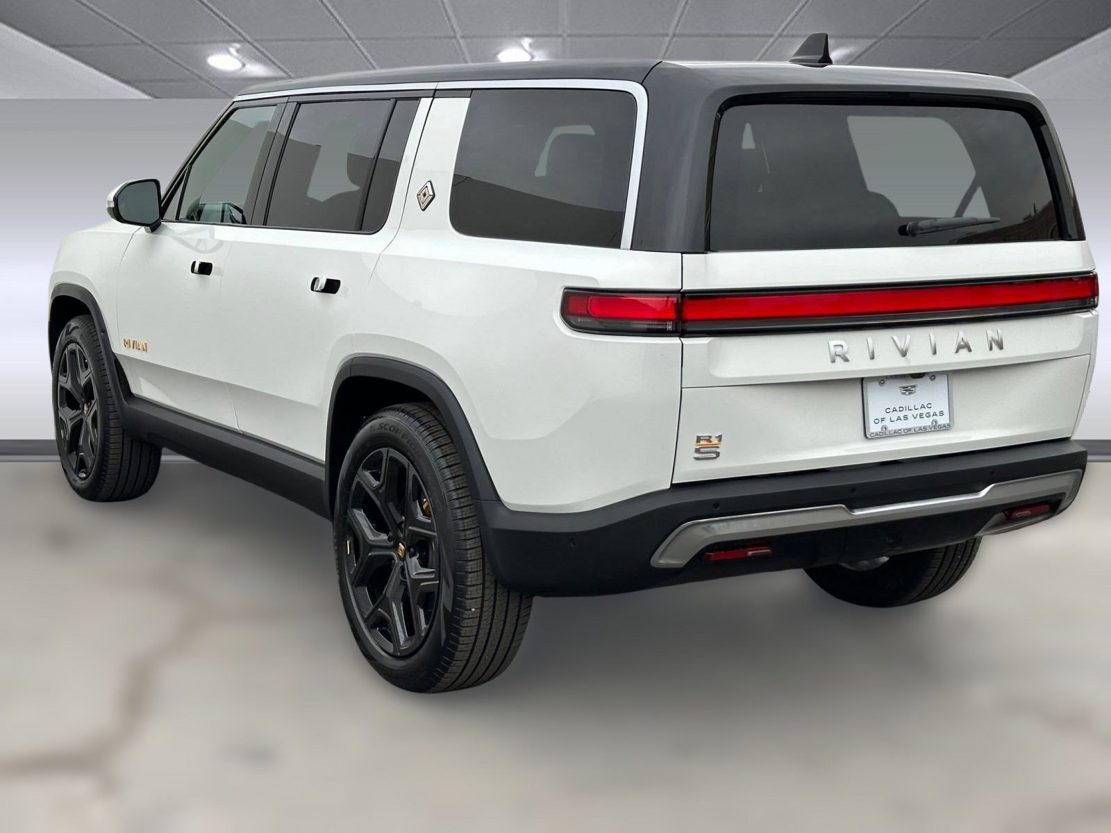 2023 Rivian R1S Adventure photo 3
