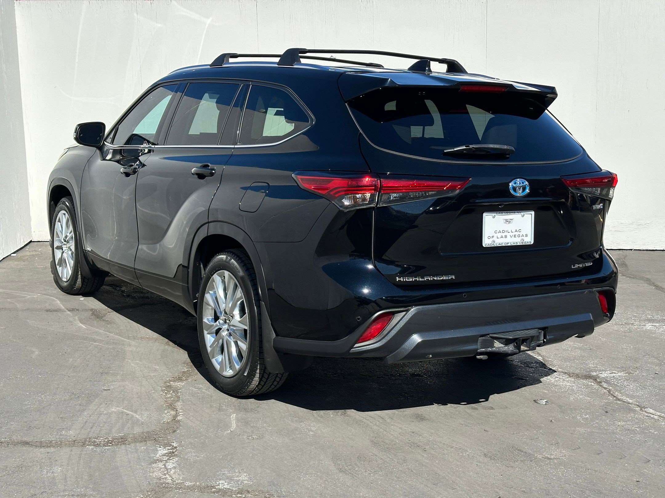 2023 Toyota Highlander Hybrid Limited photo 2
