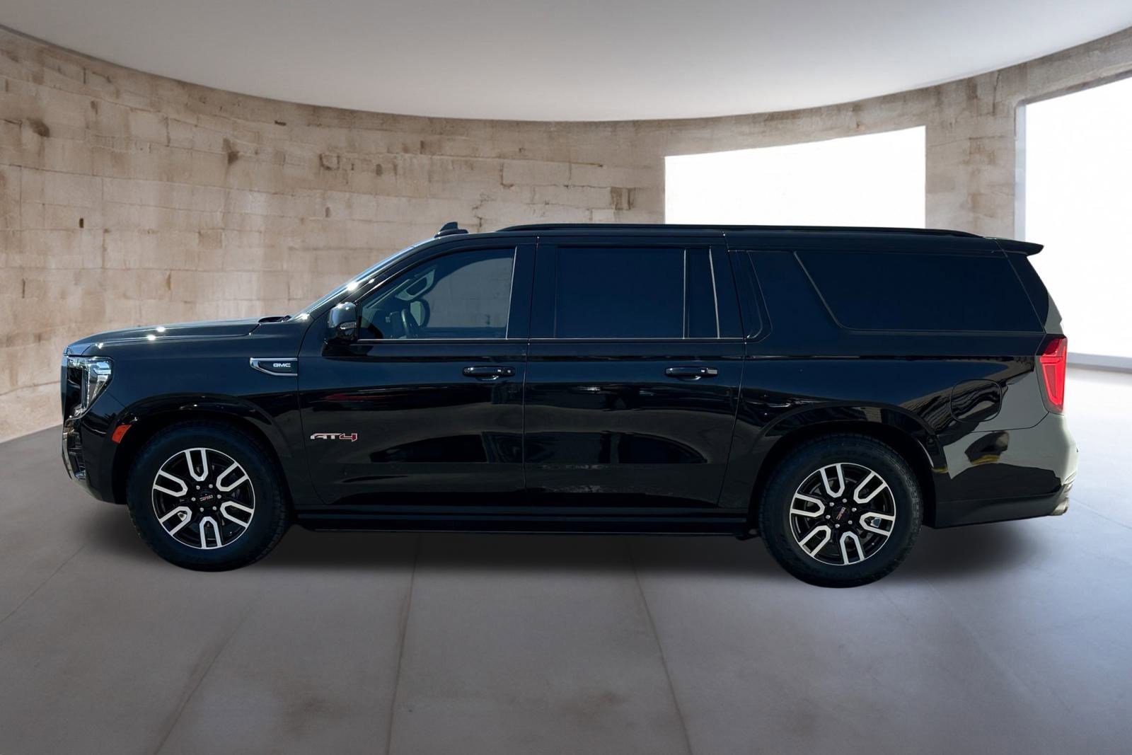 2023 Gmc Yukon XL AT4 photo 2