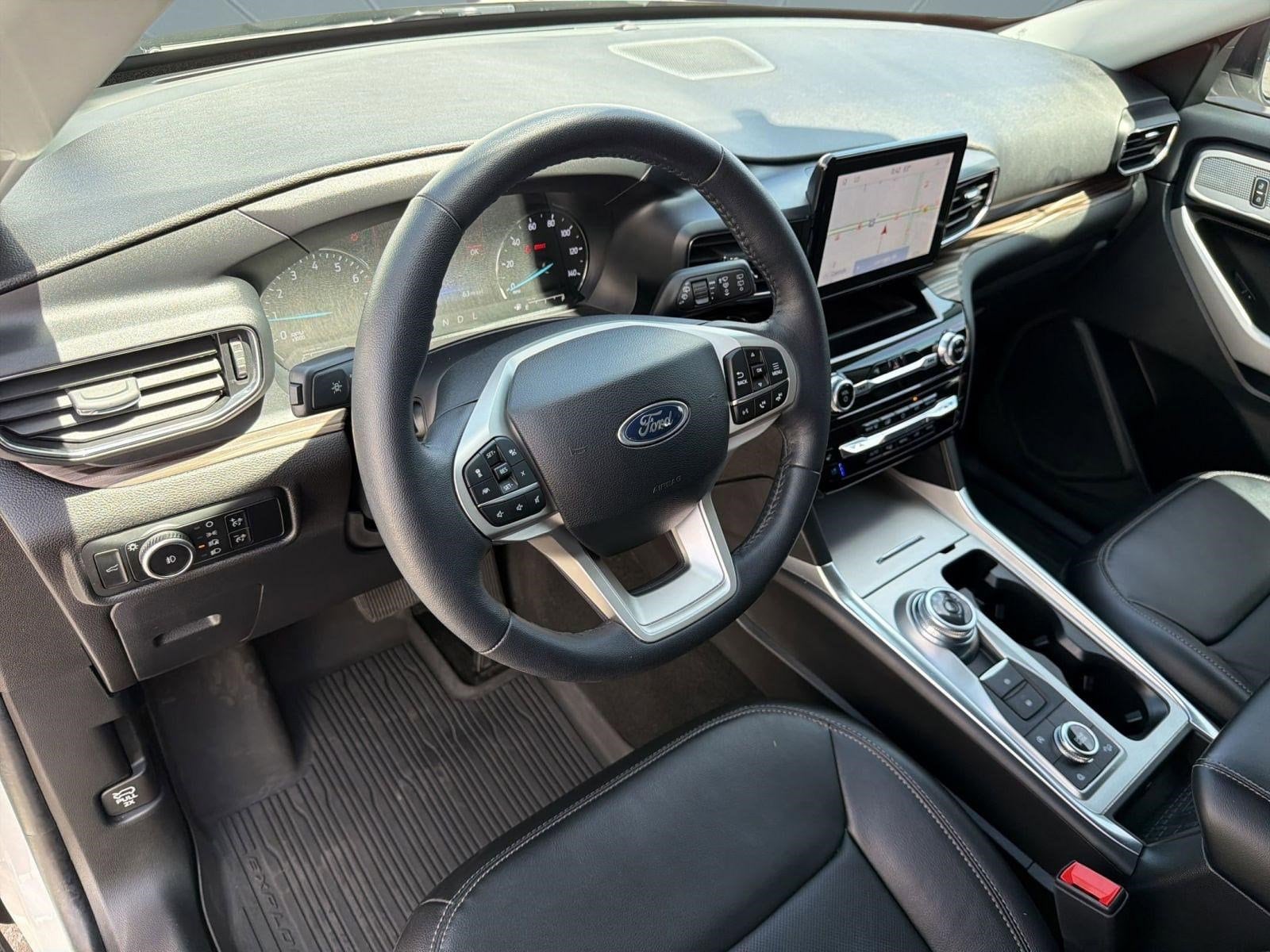 2023 Ford Explorer Limited photo 2