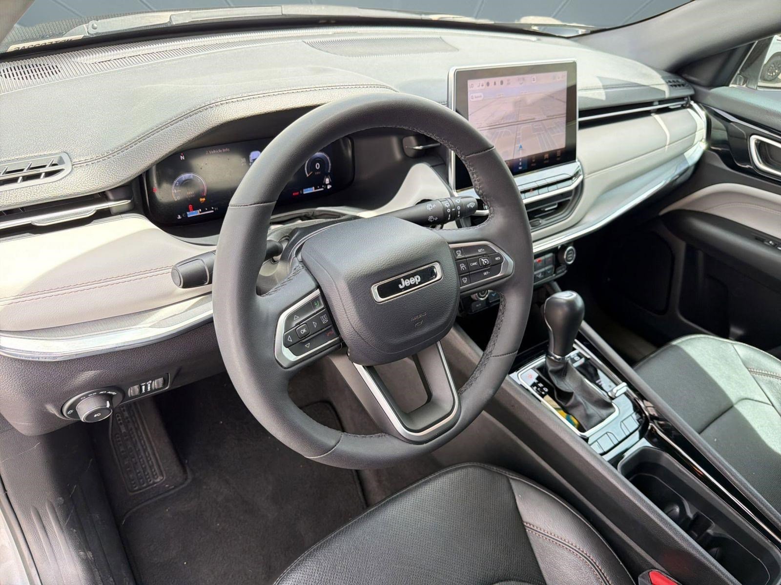 2023 Jeep Compass Limited photo 2