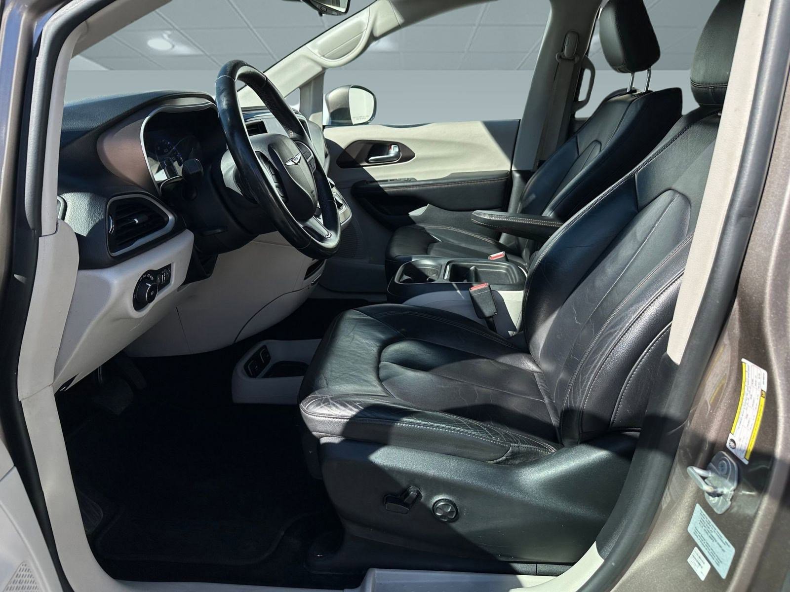 2017 Chrysler Pacifica Touring L photo 4