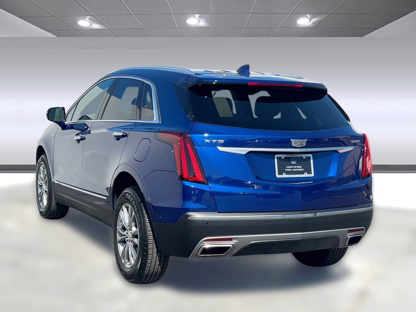 2023 Cadillac XT5 Premium Luxury photo 2
