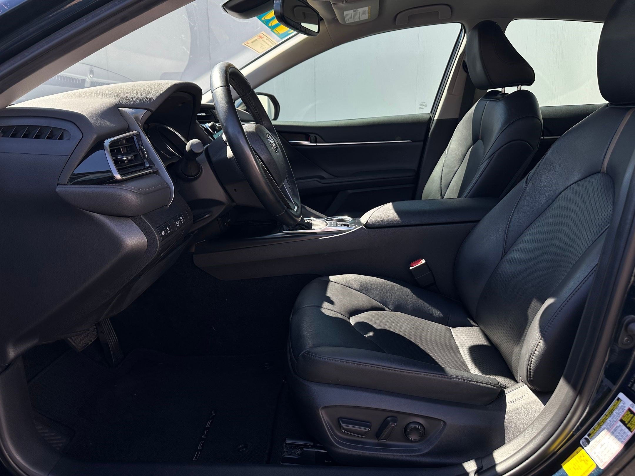 2020 Toyota Camry Hybrid XLE photo 4