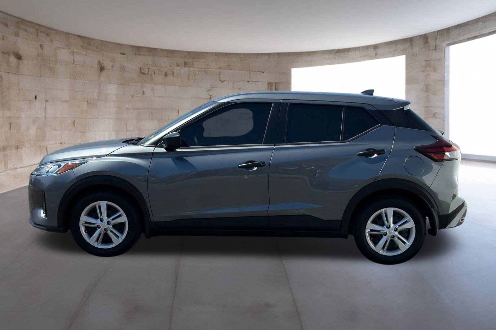 2024 Nissan Kicks S photo 2