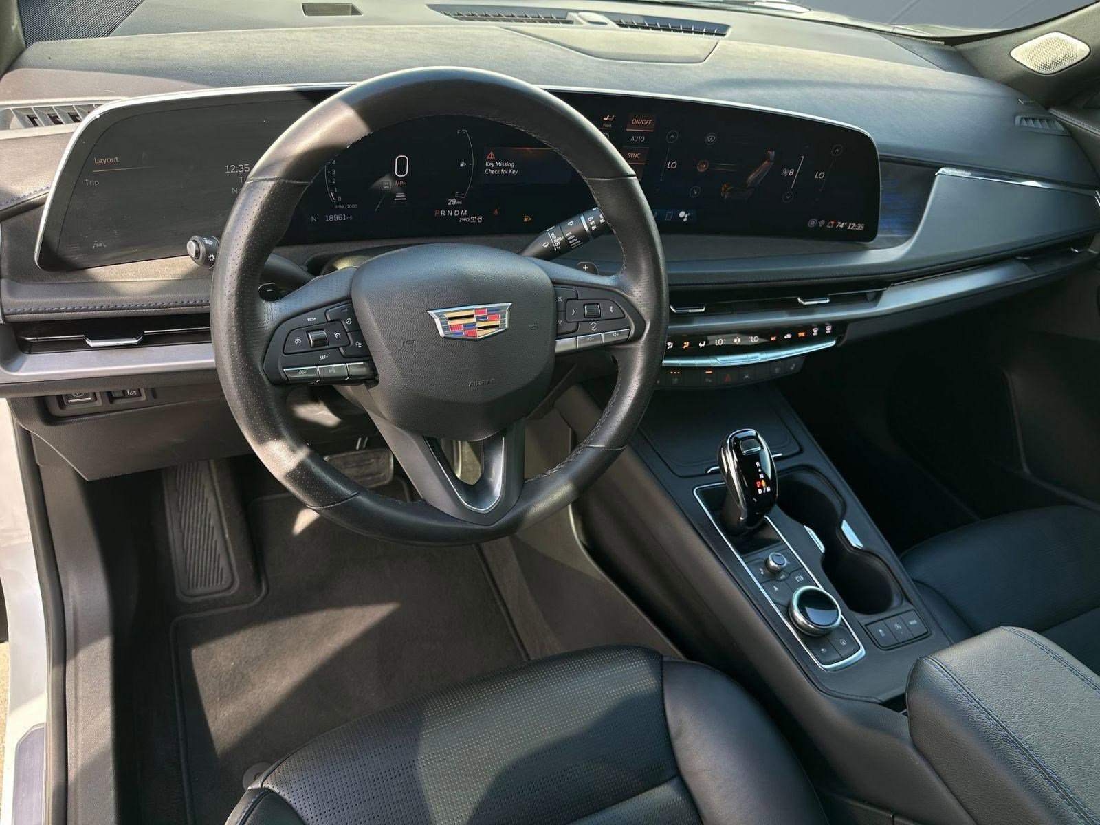 2024 Cadillac XT4 Sport photo 3