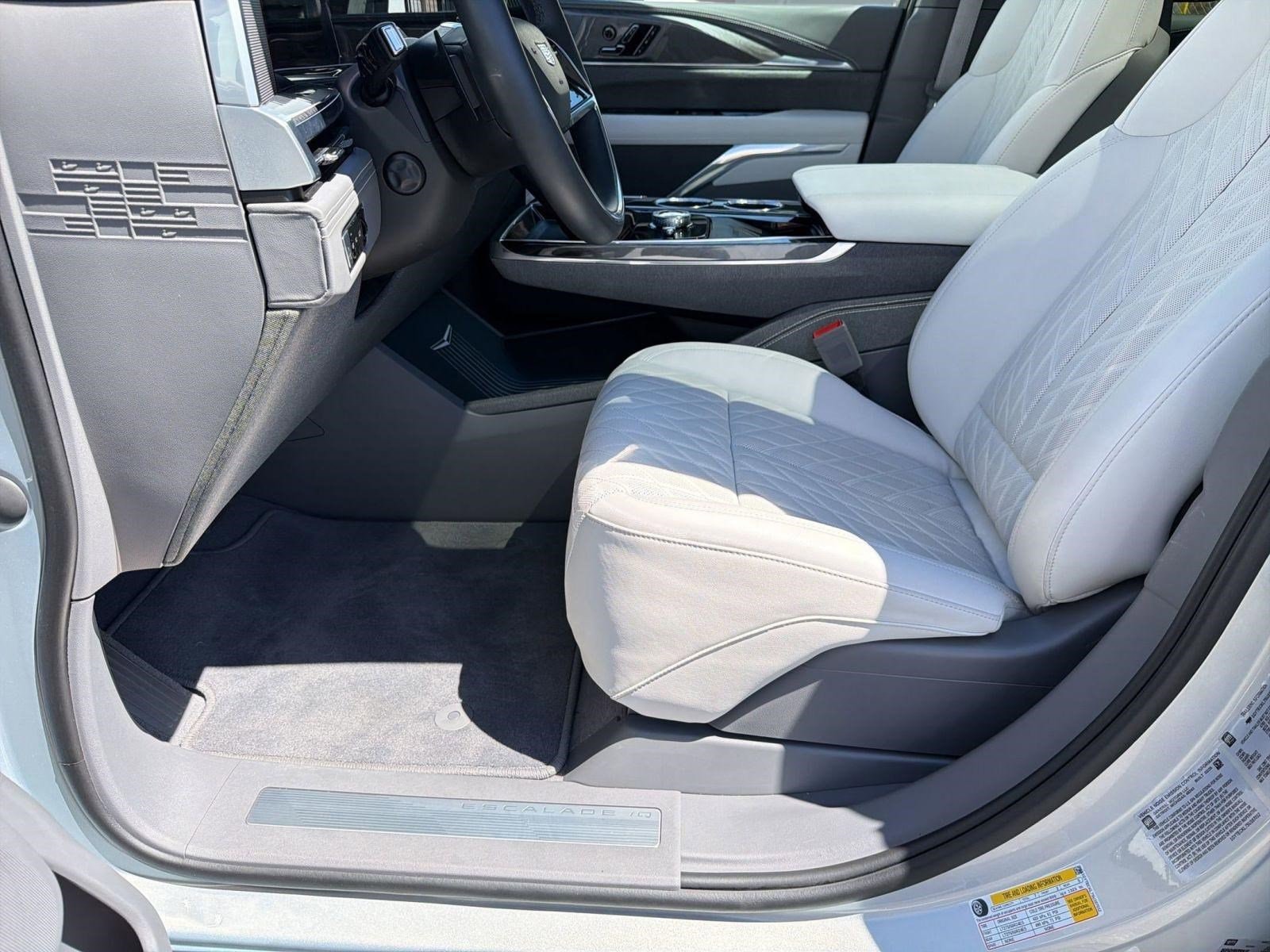 2025 CADILLAC ESCALADE IQ Luxury photo 4