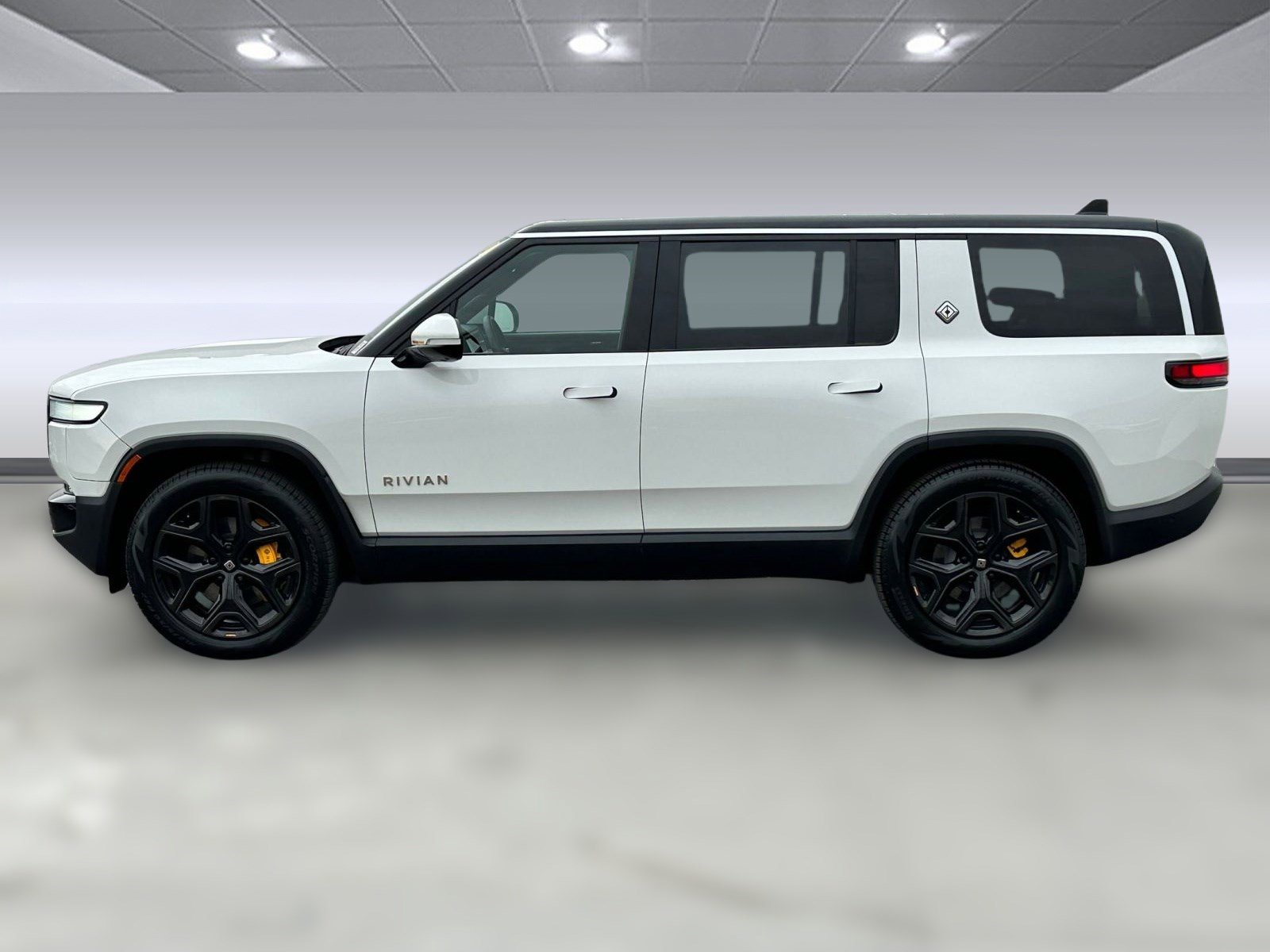 2023 Rivian R1S Adventure photo 2