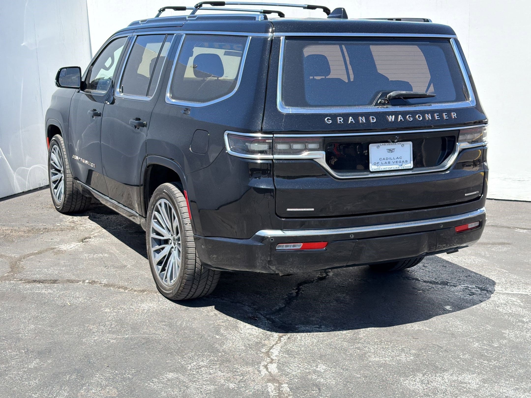 2022 Jeep Grand Wagoneer Series III photo 2