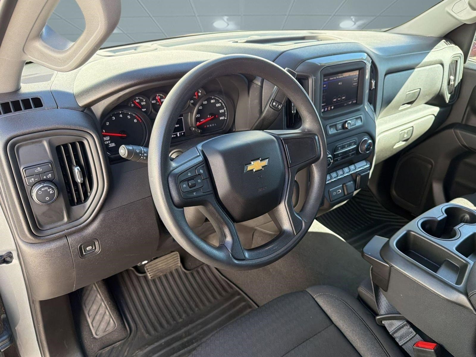 2024 Chevrolet Silverado 1500 Custom photo 2