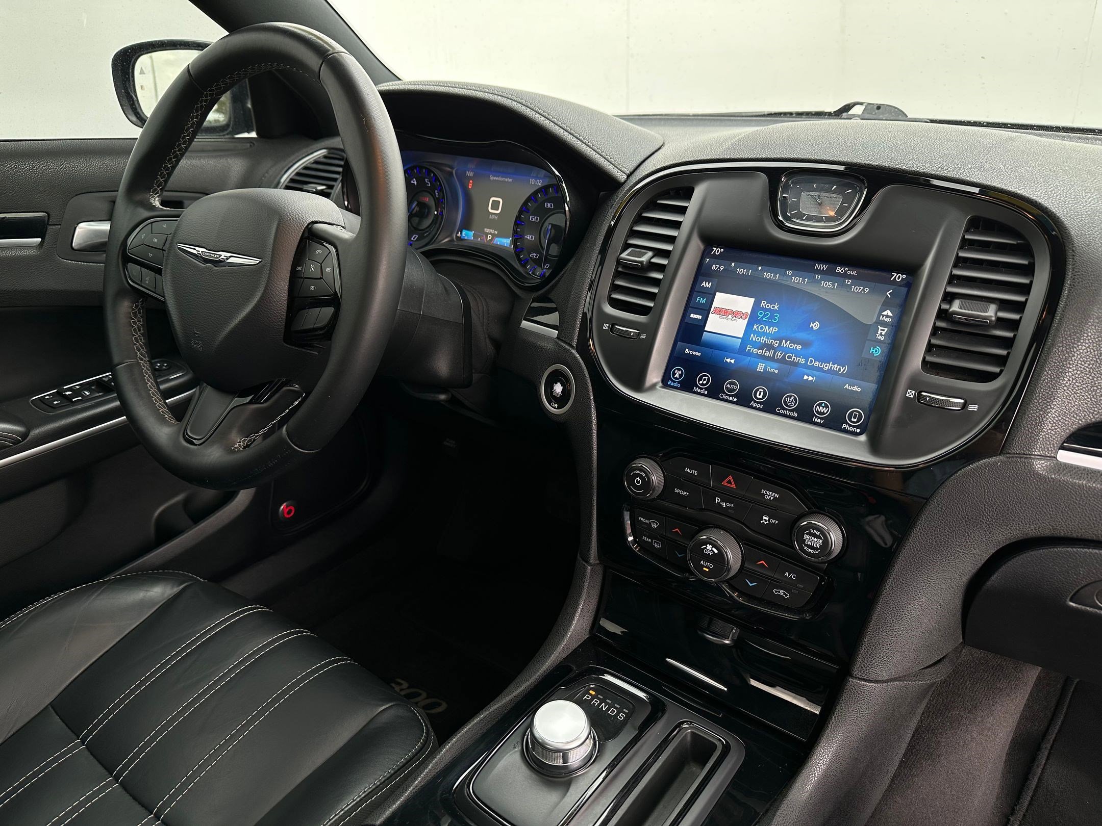 2017 Chrysler 300 S photo 4