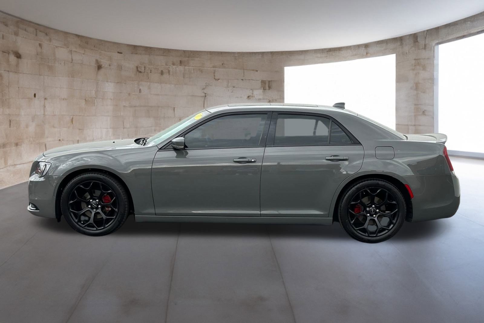 2017 Chrysler 300 S photo 2